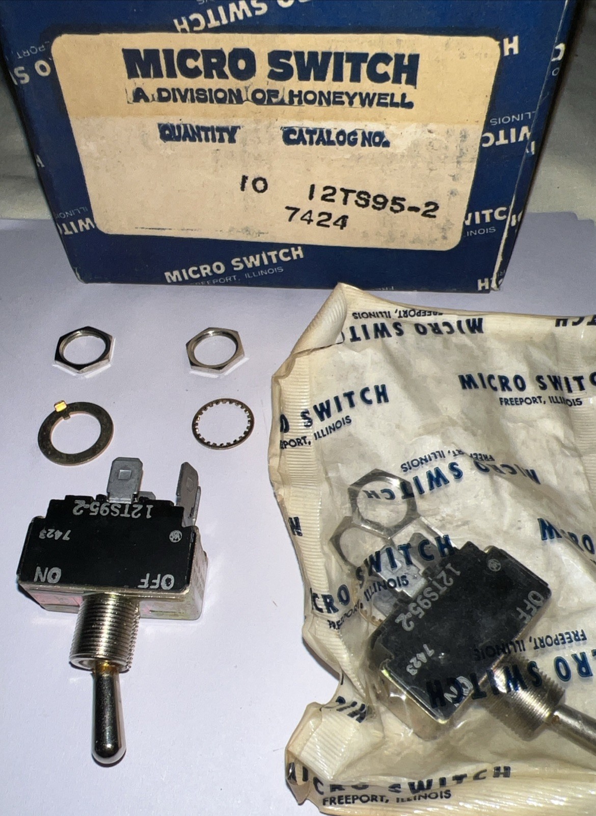 HONEYWELL 12TS95-2 Toggle OFF ON DPST 15 A 125 VAC/250 VAC NEW in SEALED PACKAGE