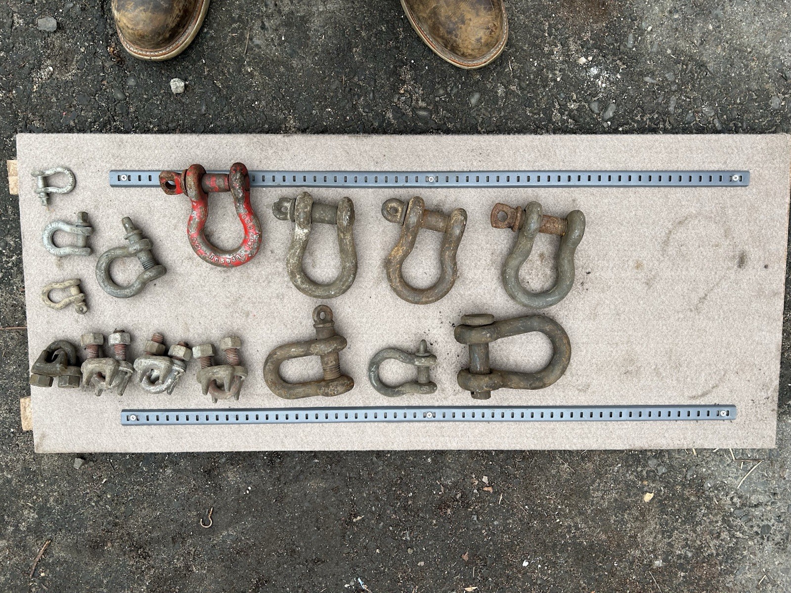 Assorted Large And Heavy Duty Shackles Two Crosby’s And Two Pairings