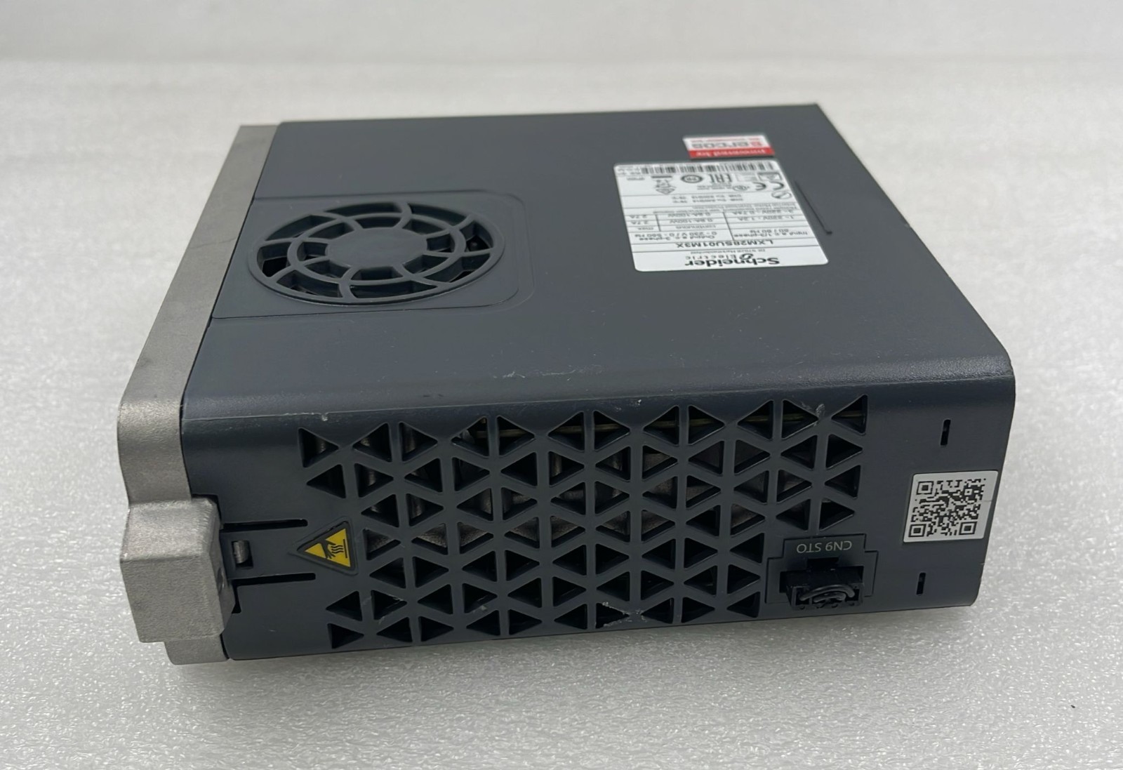 Schneider Electric LXM28SU01M3X Servo Drive 3-Phase 220V 0.9A 100W