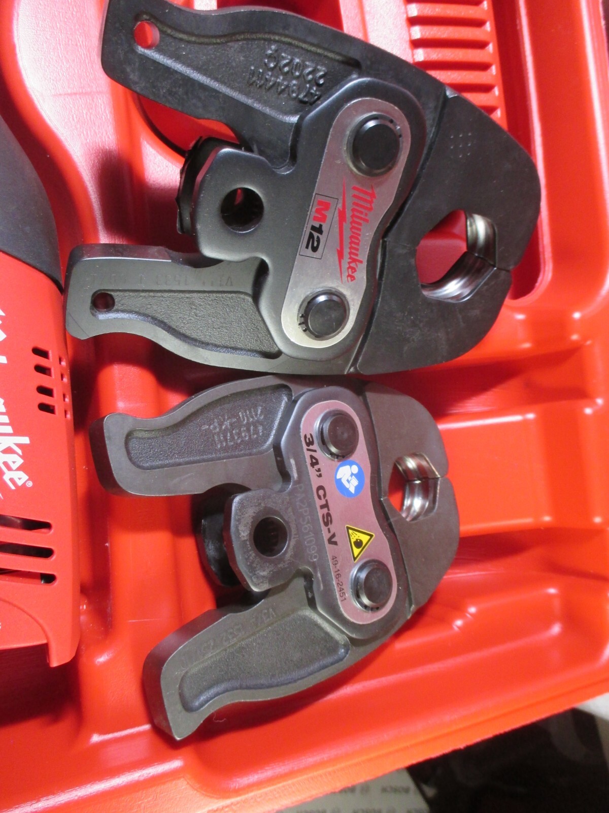 Milwaukee 2473-22 M12 Force Logic Press Tool Kit with 3 Jaws looks prefect