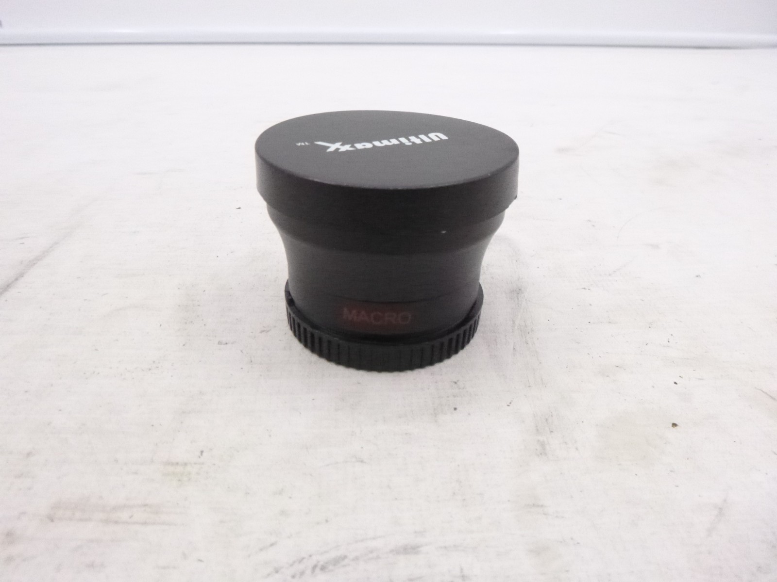 Ultimaxx 0.43x 40.5mm Wide Angle Macro Lens Attachment UM-WA43405