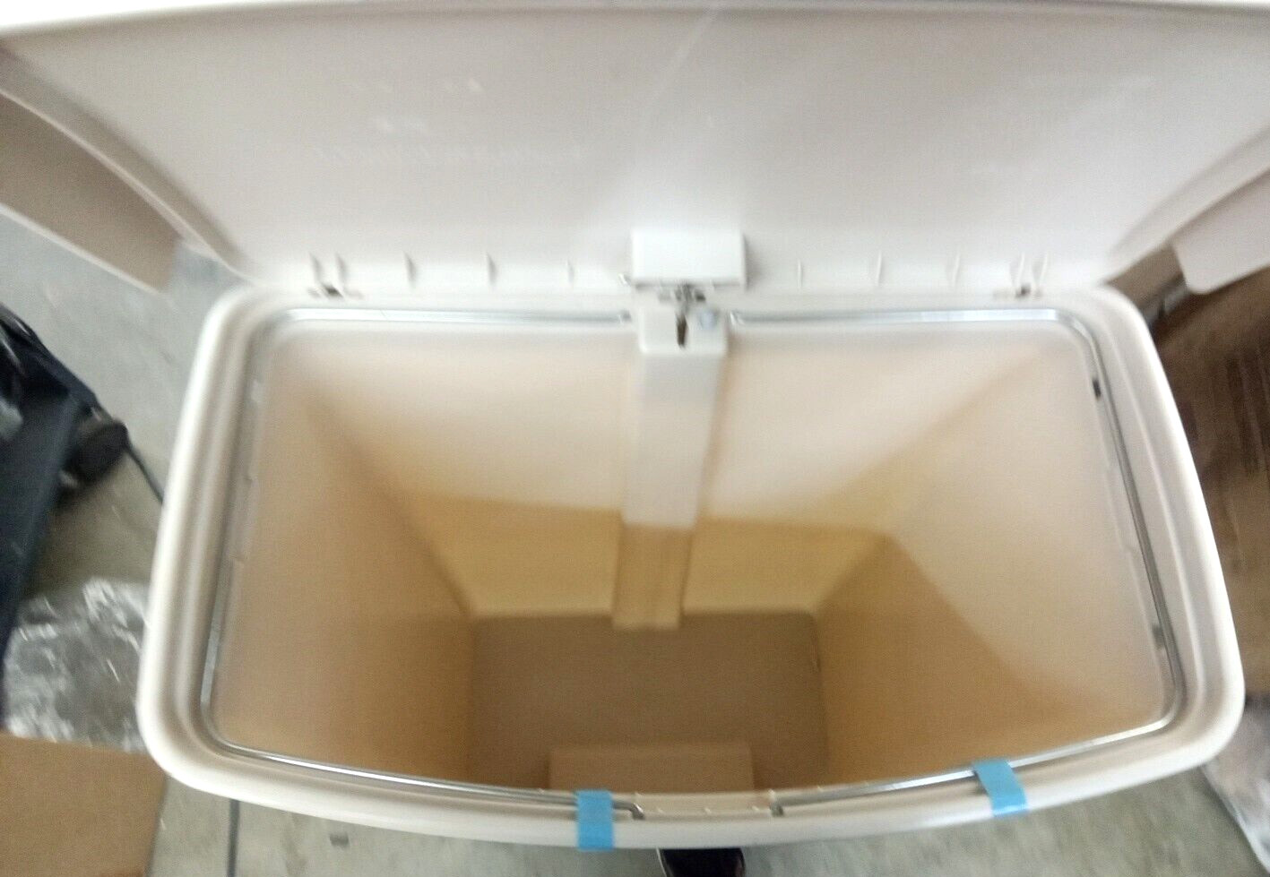 Rubbermaid 1883552 SlimJim Resin Front Step-On Rectangle Trash Can Beige 24 Gal