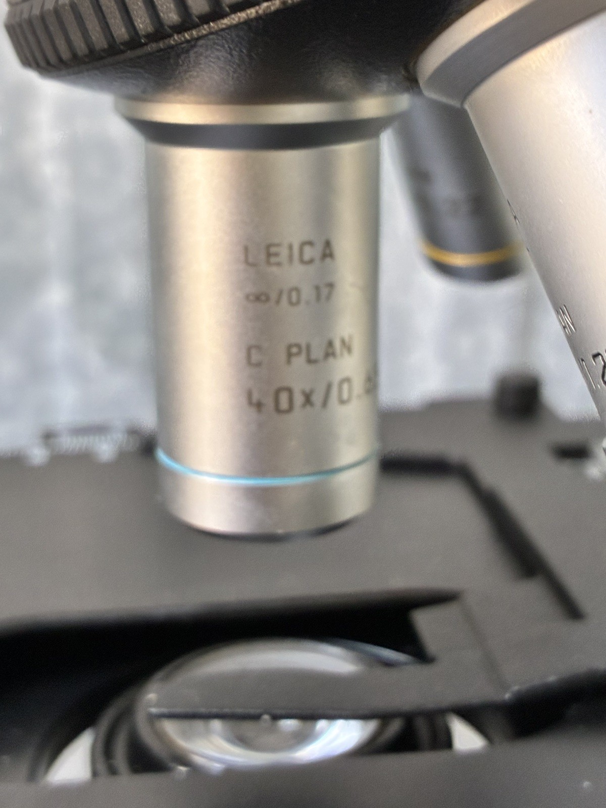 Leica DME Microscope with 4 C Plan Infinity Objectives 4X, 10X, 40X, 100X