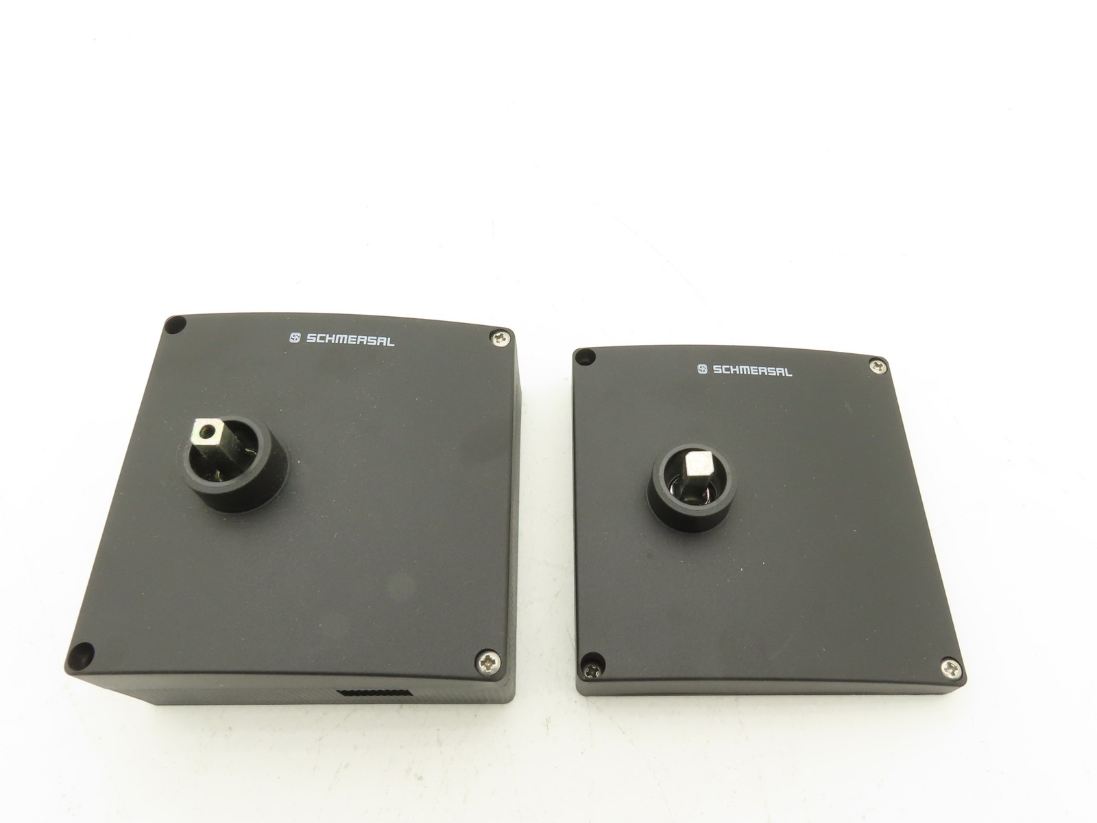 Schmersal AZ/AZM 200-B30-LTAG1P1 Solenoid Interlock Emergency Exit Door Handle