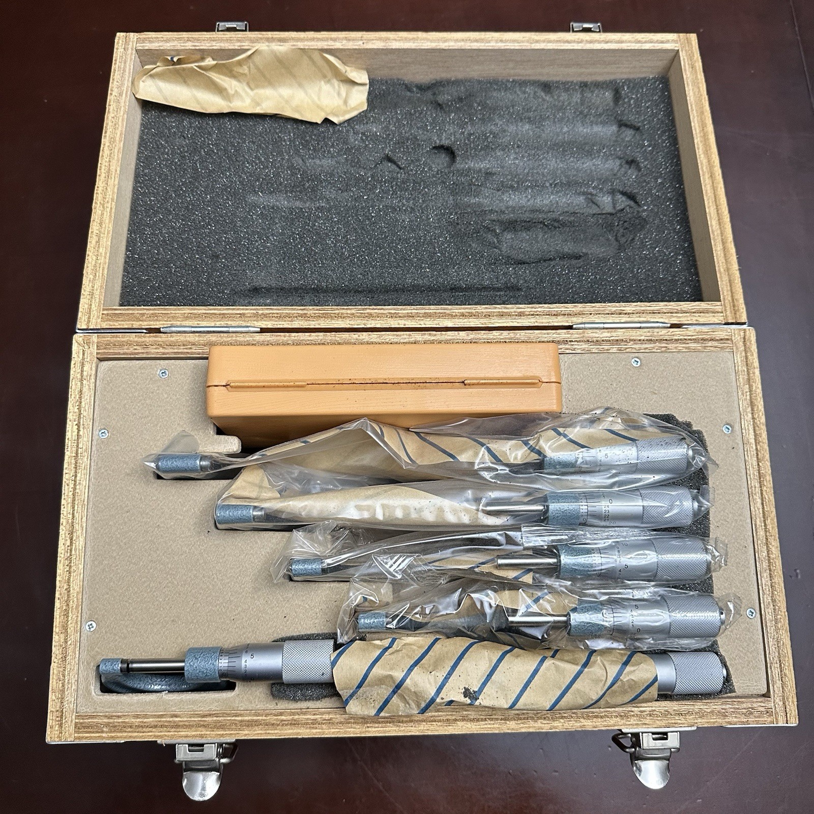 Mitutoyo 0-6″ 103 Series Micrometer Set 103-933 wooden case Precision Machine