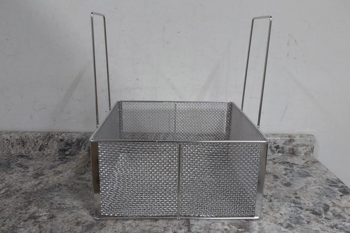 Marlin Steel Wire Products 00007001A-31 18 x 18 x 9 In Mesh Basket w/Handles