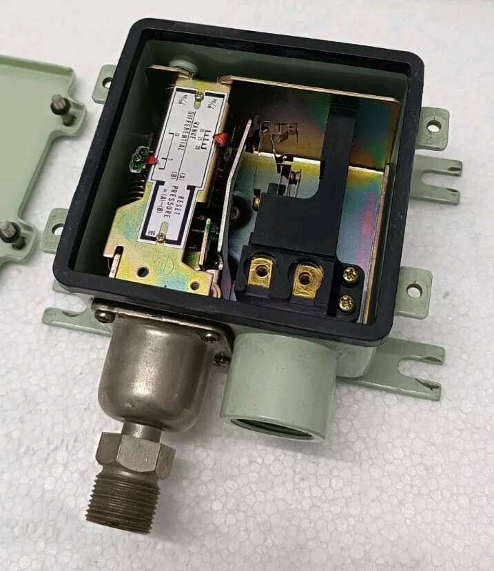 SAGINOMIYA PRESSURE CONTROLS SPS-H135WU3Q 15-35 KGF/CM FREE DELIVERY