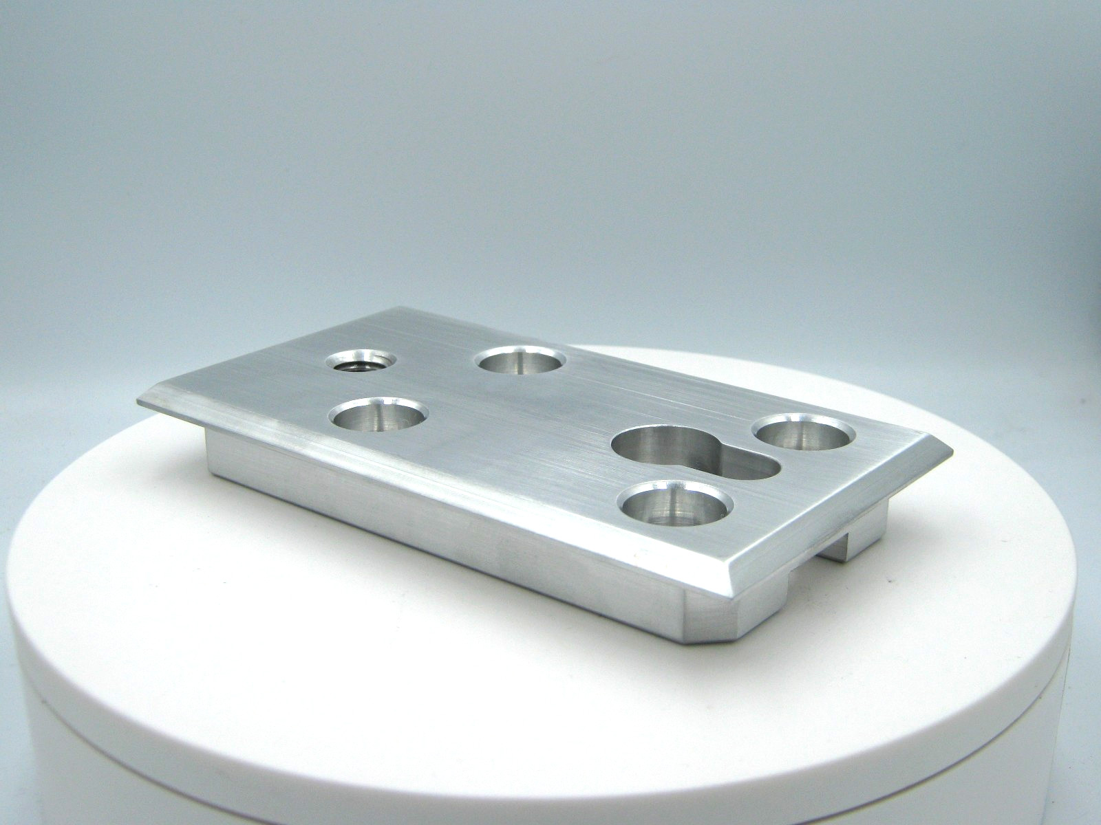 Stryker / Ferno Rear Floor Mount Plate – Ambulance Cot Latch Lock System