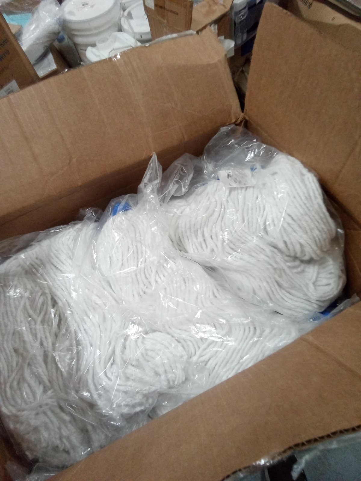 Boardwalk 720R 20 oz Economical Lie-Flat Rayon Fiber White Mop Head (12/Ct) 063