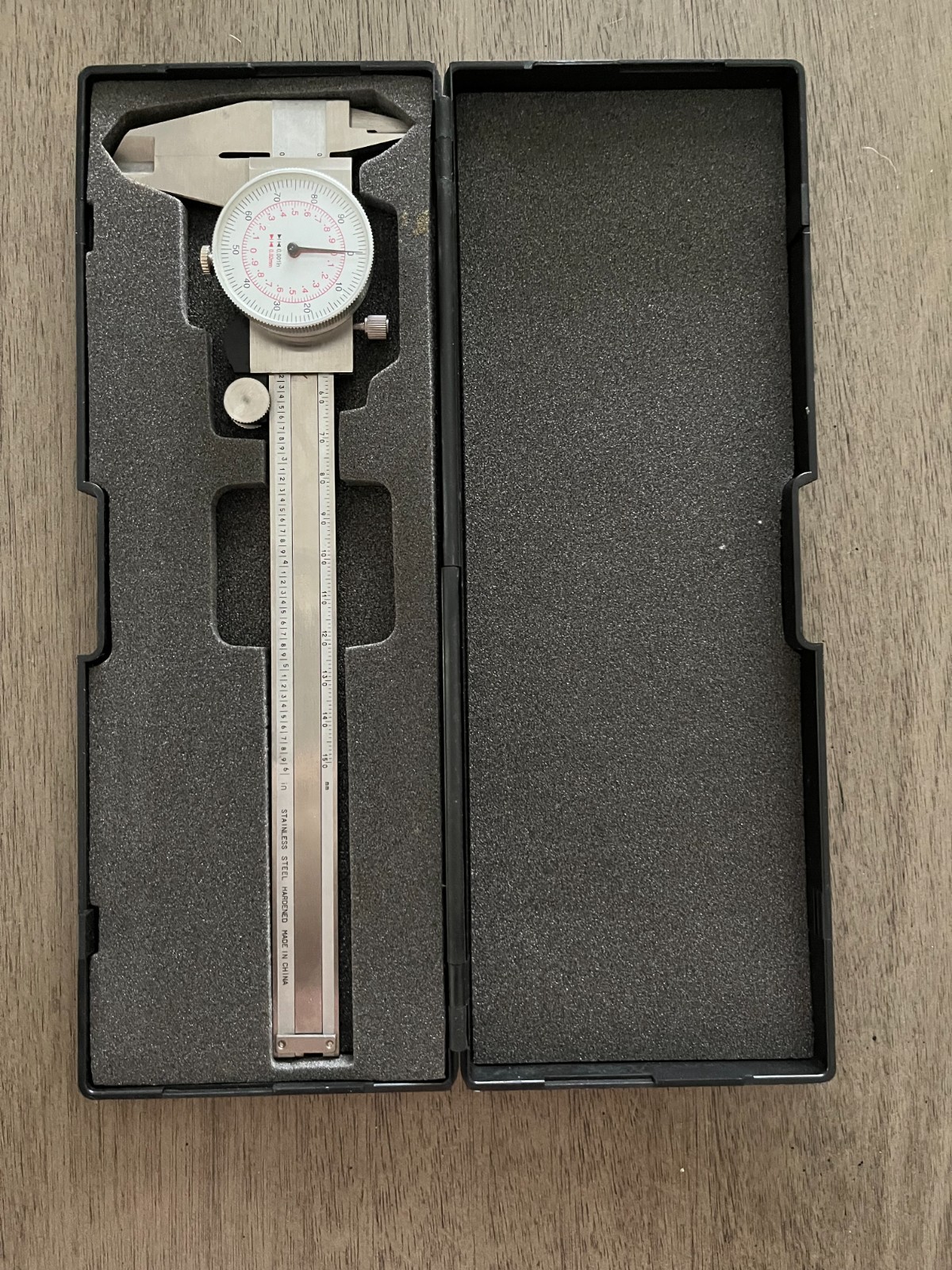 0 – 100mm Dial Caliper – inch/mm 0.001″/0.02mm used with case Unknown Brand