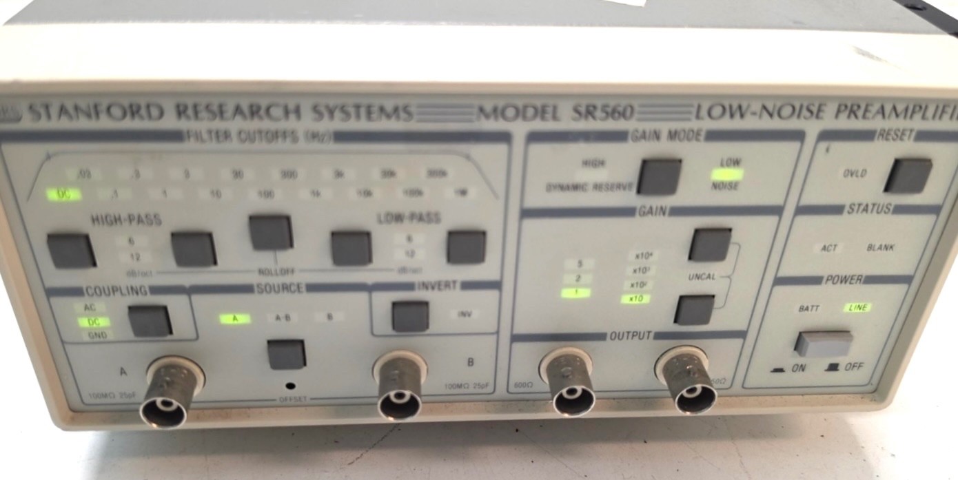 Stanford SR560 Research Systems Low-Noise Preamplifier NEW BATTERIES, TESTED