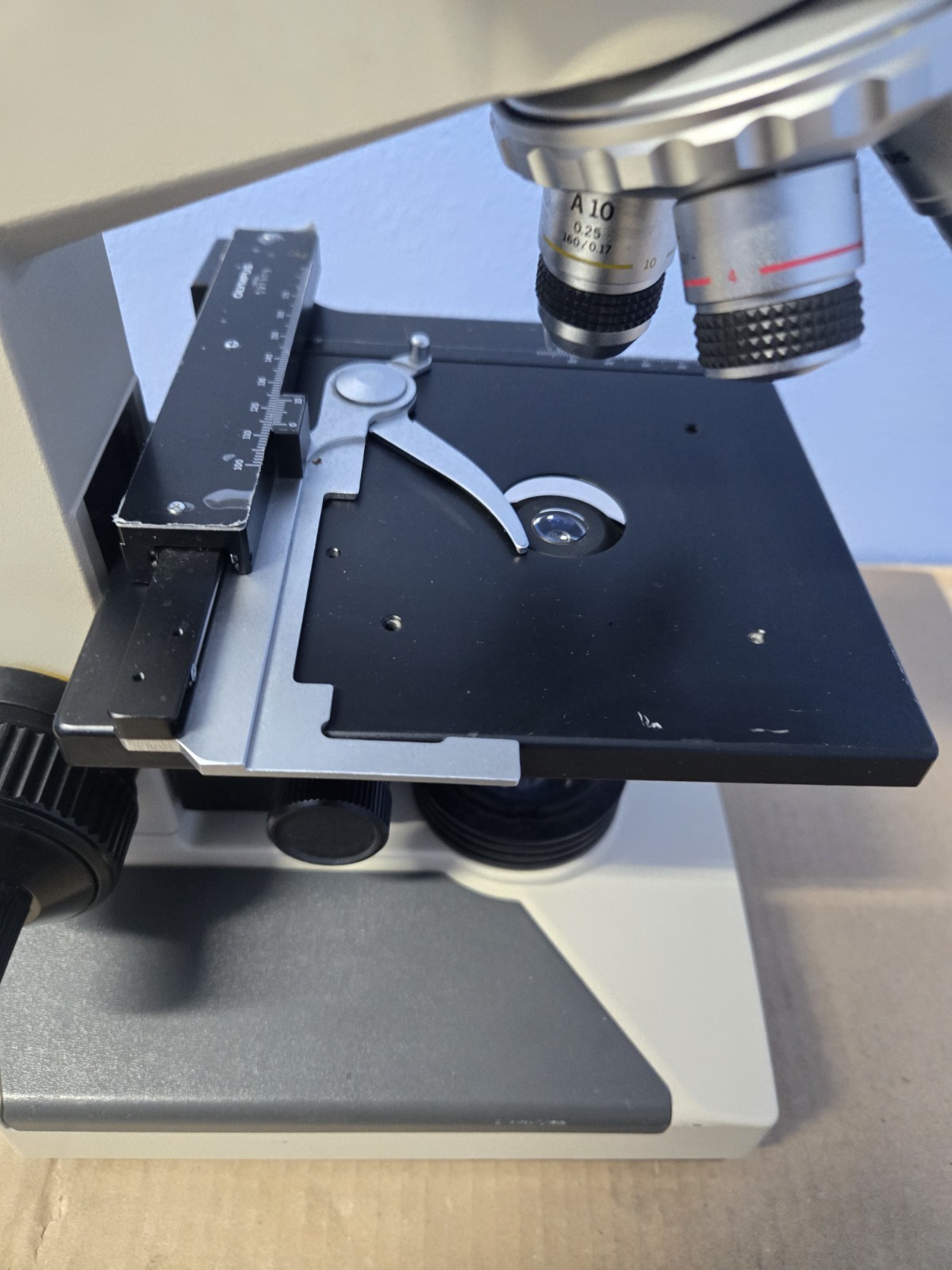 Olympus CH-2, CHT Microscope with objectives 4 X 10X 40X 100X (007)