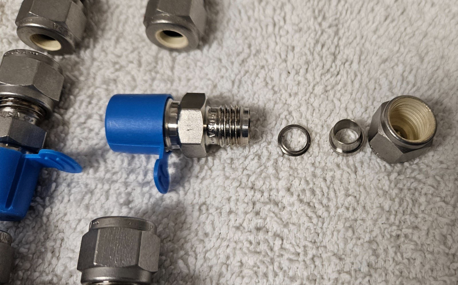 Lot 40 New SSP ISSG4 Stainless 1/4″ Tube Union Elbows Fittings Griplok Swagelok