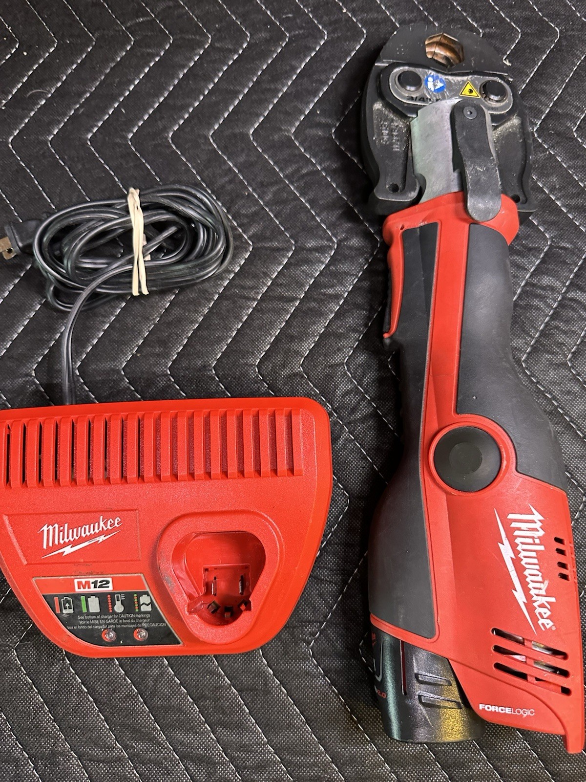 Milwaukee FORCE LOGIC Press Tool 2473-20 with Charger #577