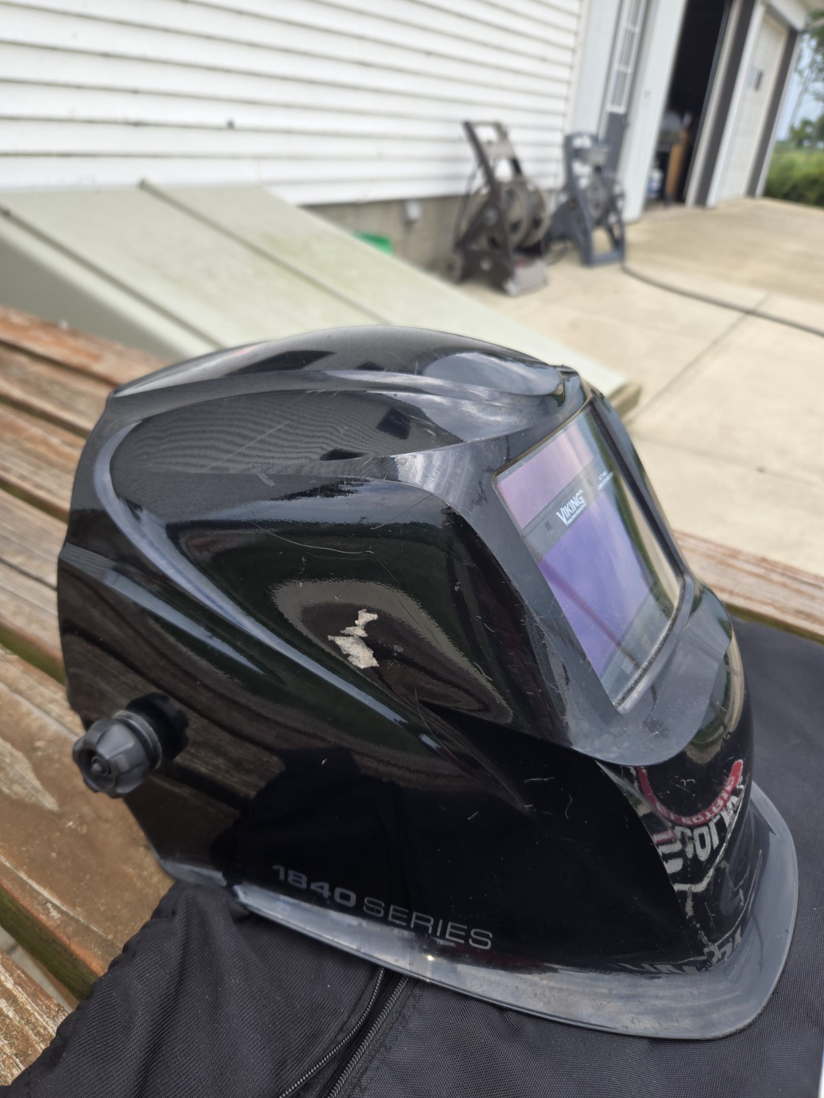 Lincoln Electric Viking 1840 Series Auto-Darkening Welding Helmet Black