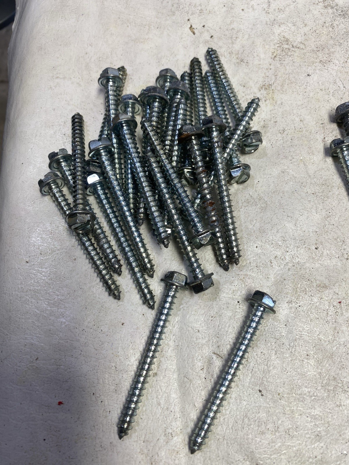 (200 Pcs.) Hex Head 3/8 x 2-1/2 Lag Bolts A307 Zinc Plate Wood Screws Huge Lot