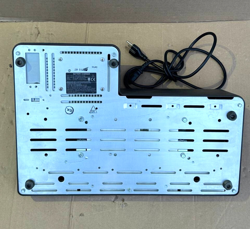 Motorola 6-Bay Radio Battery Charger NTN1177C