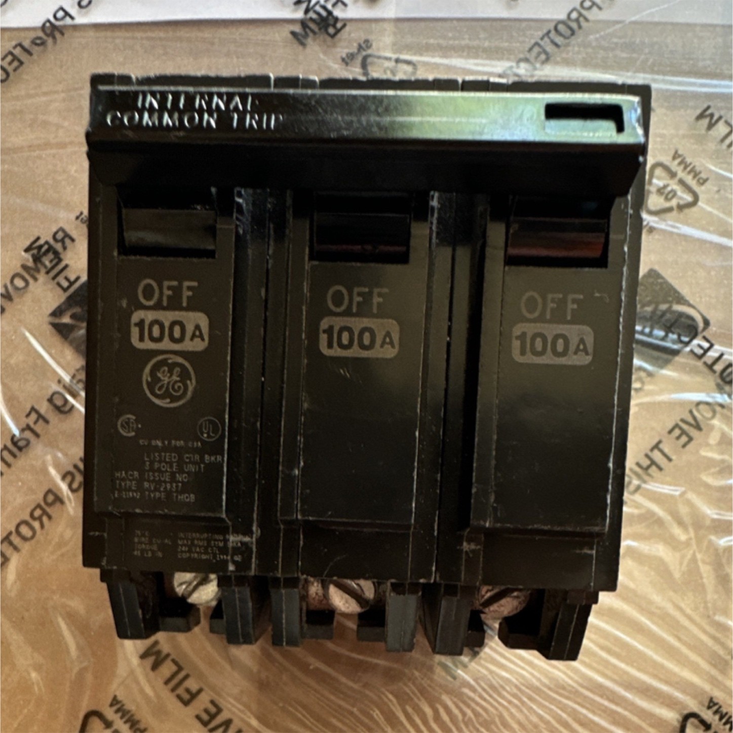 GE THQB32100 100A 3-Pole AC Circuit Breaker Internal Common Trip