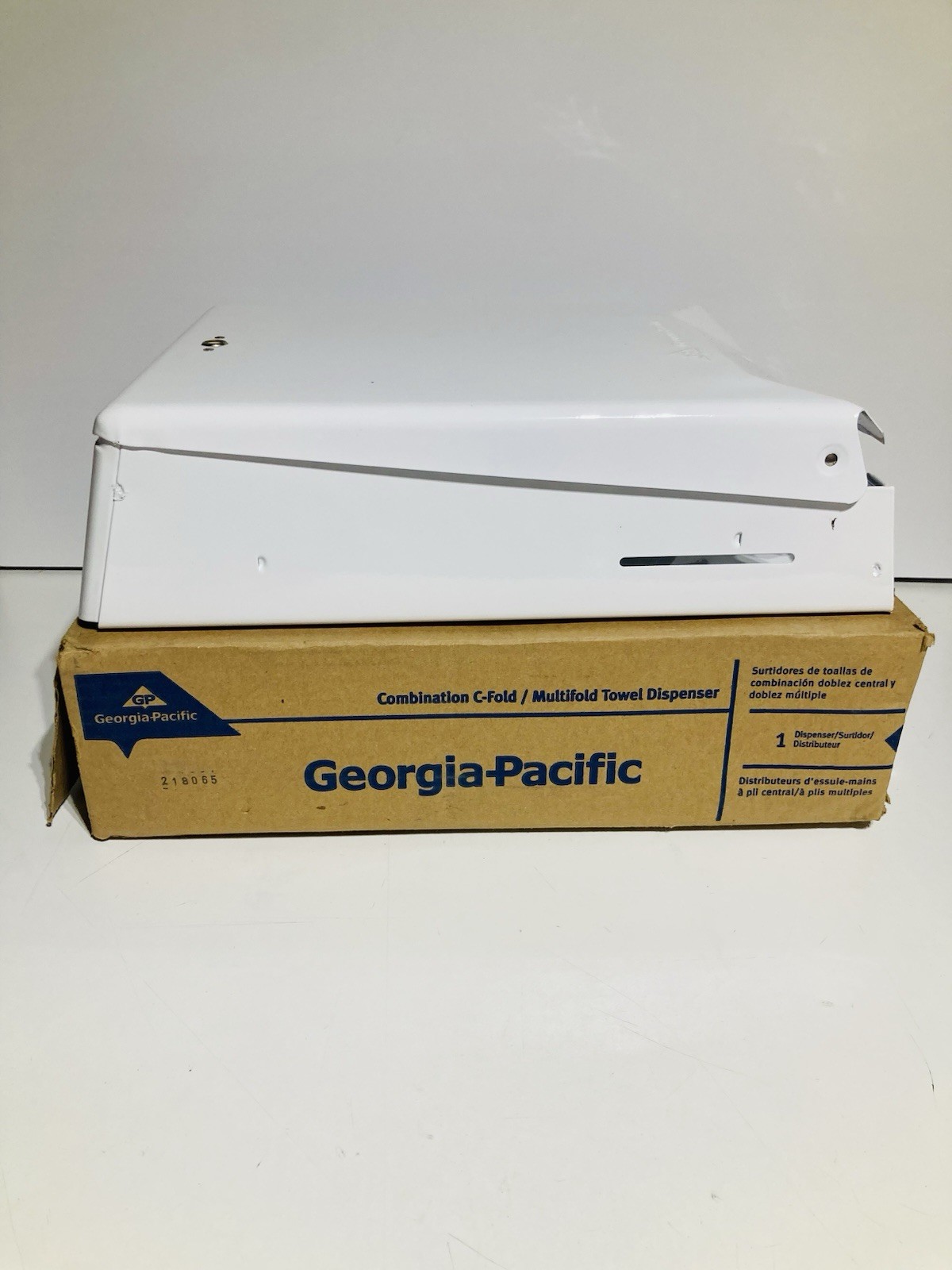 Georgia Pacific 56601 White Metal Paper Towel Dispenser New