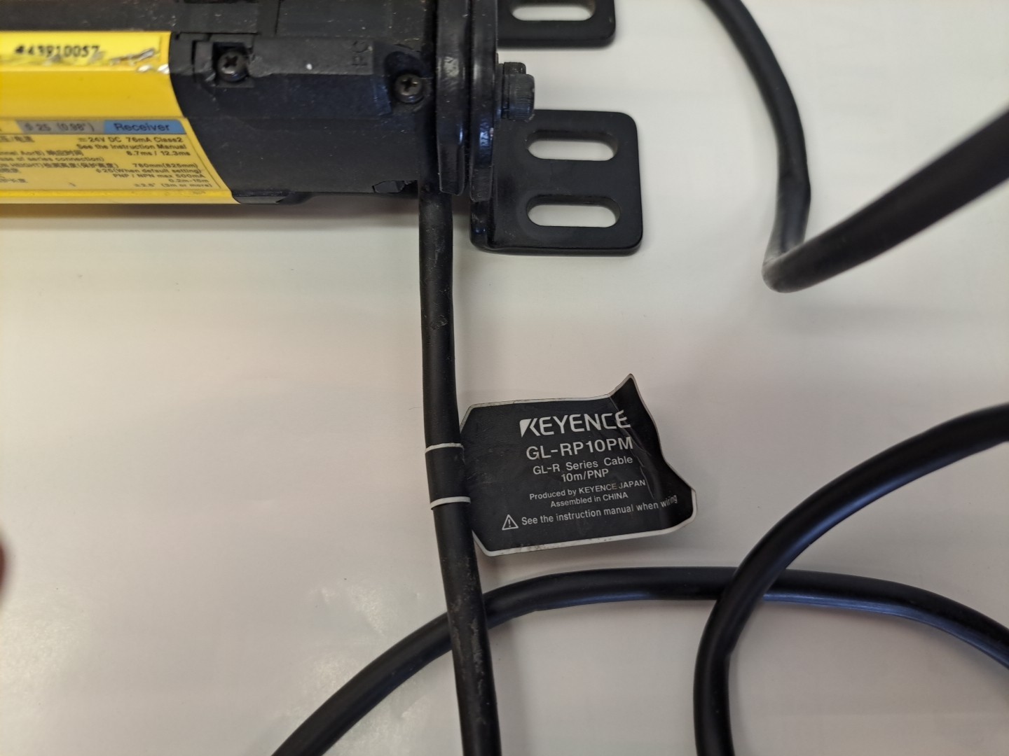 Keyence GL-R40H-T / GL-R40H-R Safety Light Curtain Set cable on both ends USED