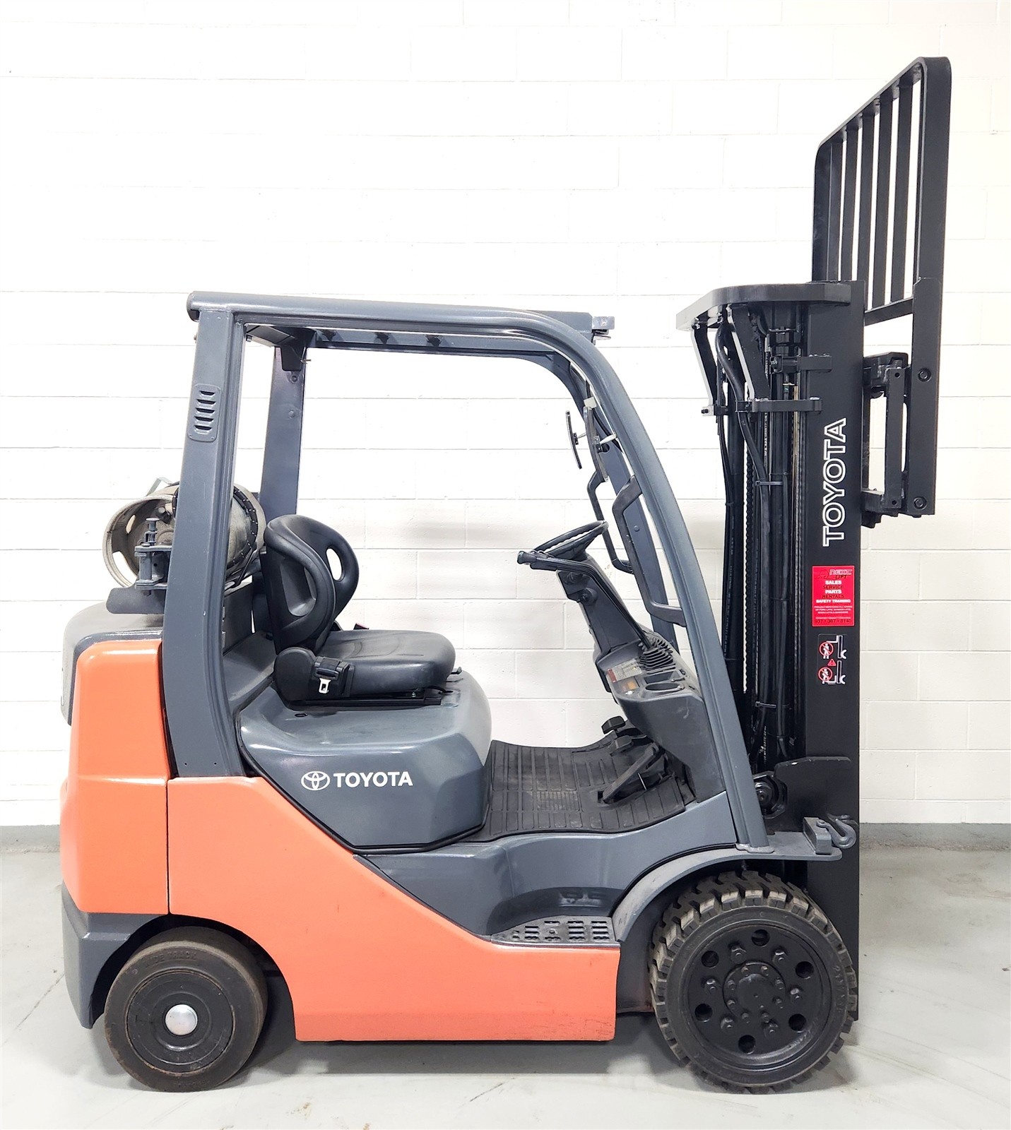 TOYOTA 5000 LB LPG FORKLIFT 5,000 LB 8FGCU25 SIDE SHIFT