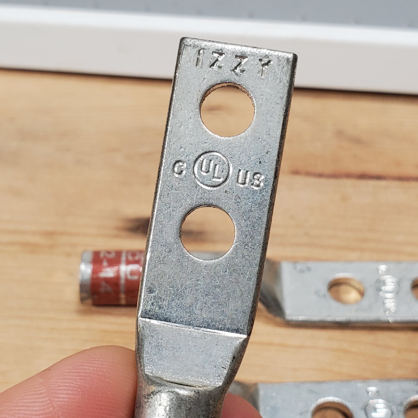 IZZY 2 AWG 2-Hole Compression Lug 1/4″ Stud, 5/8″ Spacing, i22-14 & 22-14 (4 pc)