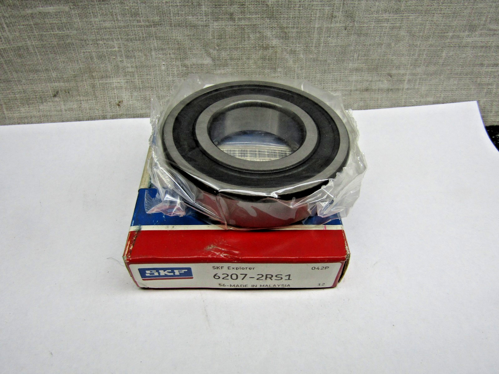 SKF 6207-2RS1 35mm x 72mm x 17mm Sealed Bearing