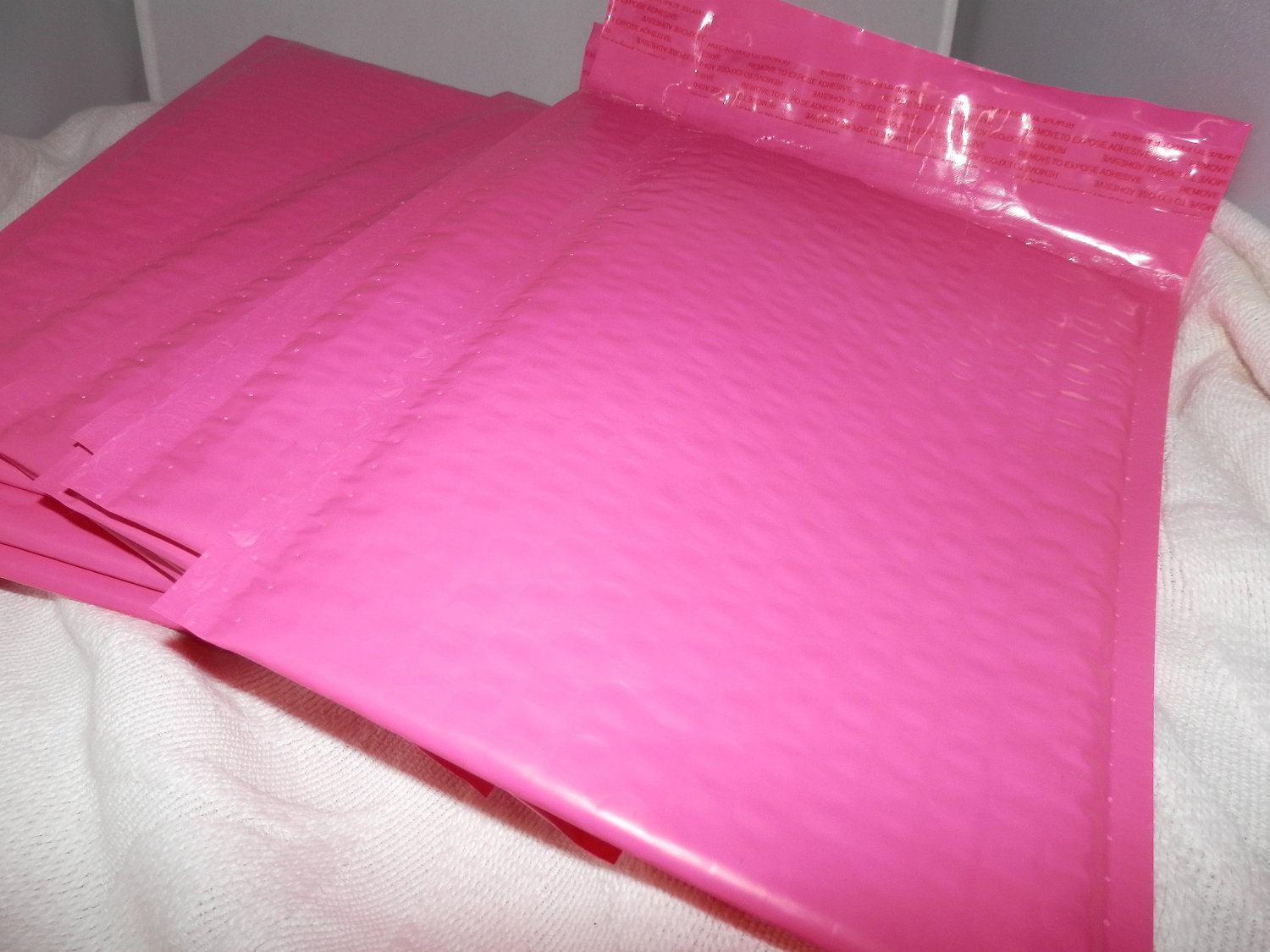 12 Assorted Sizes 8.5×12, 6×9, and 4×8 Hot Pink Poly Bubble Mailers 4 of Each