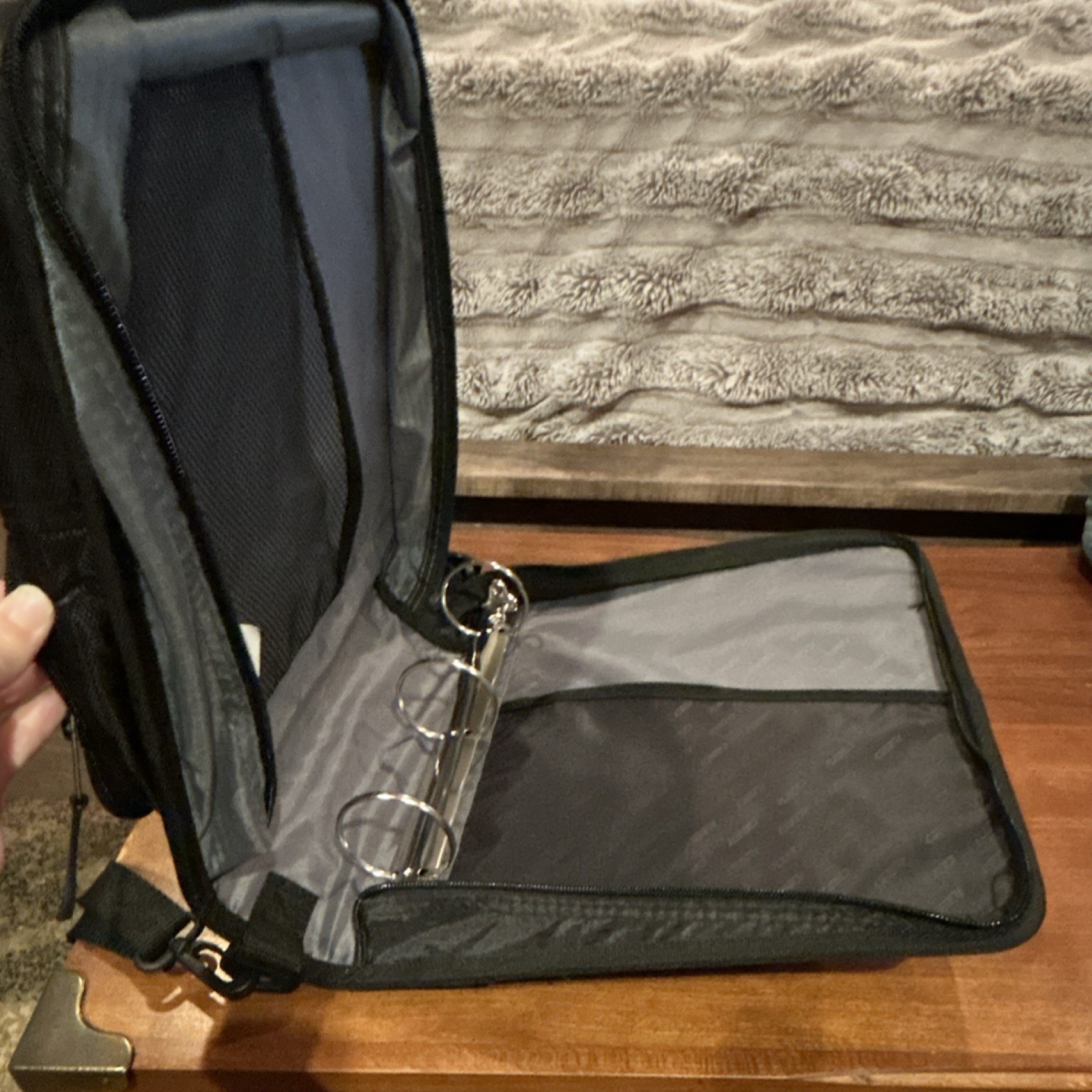 Case•it LT-007 Blue Zippered Daily Use Binder Shoulder Strap Mesh Pocket