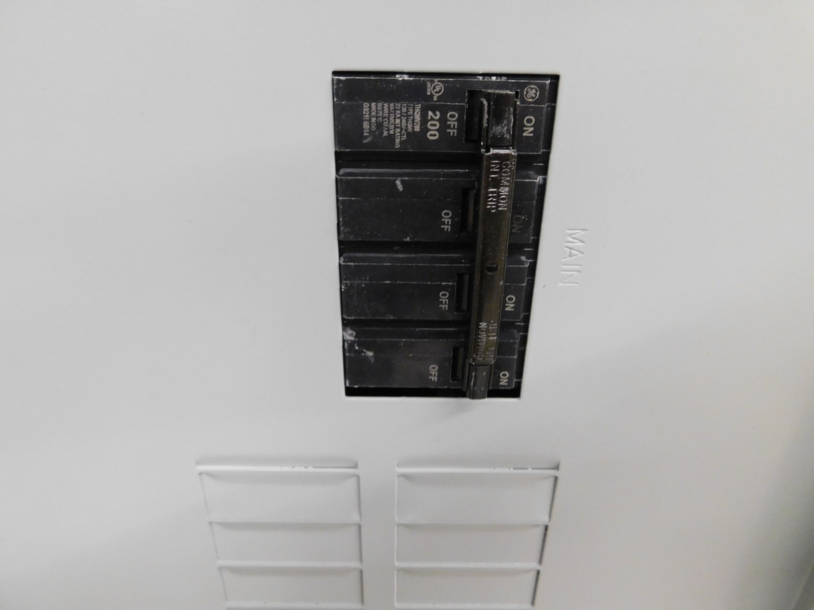 GE TM3220R64K Loadcenters and Panelboards