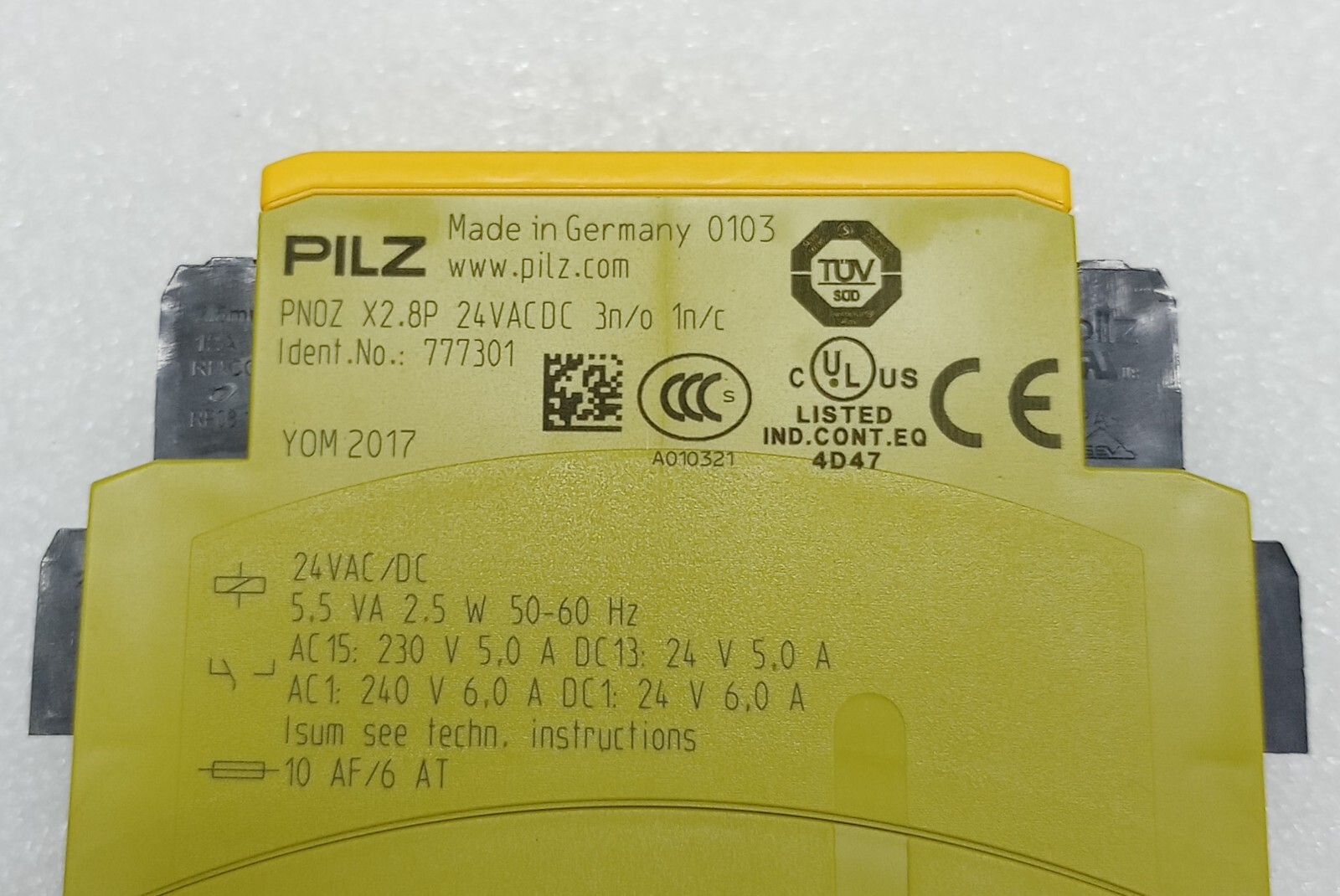 PILZ PNOZ X2.8P 777301 Safety Relay