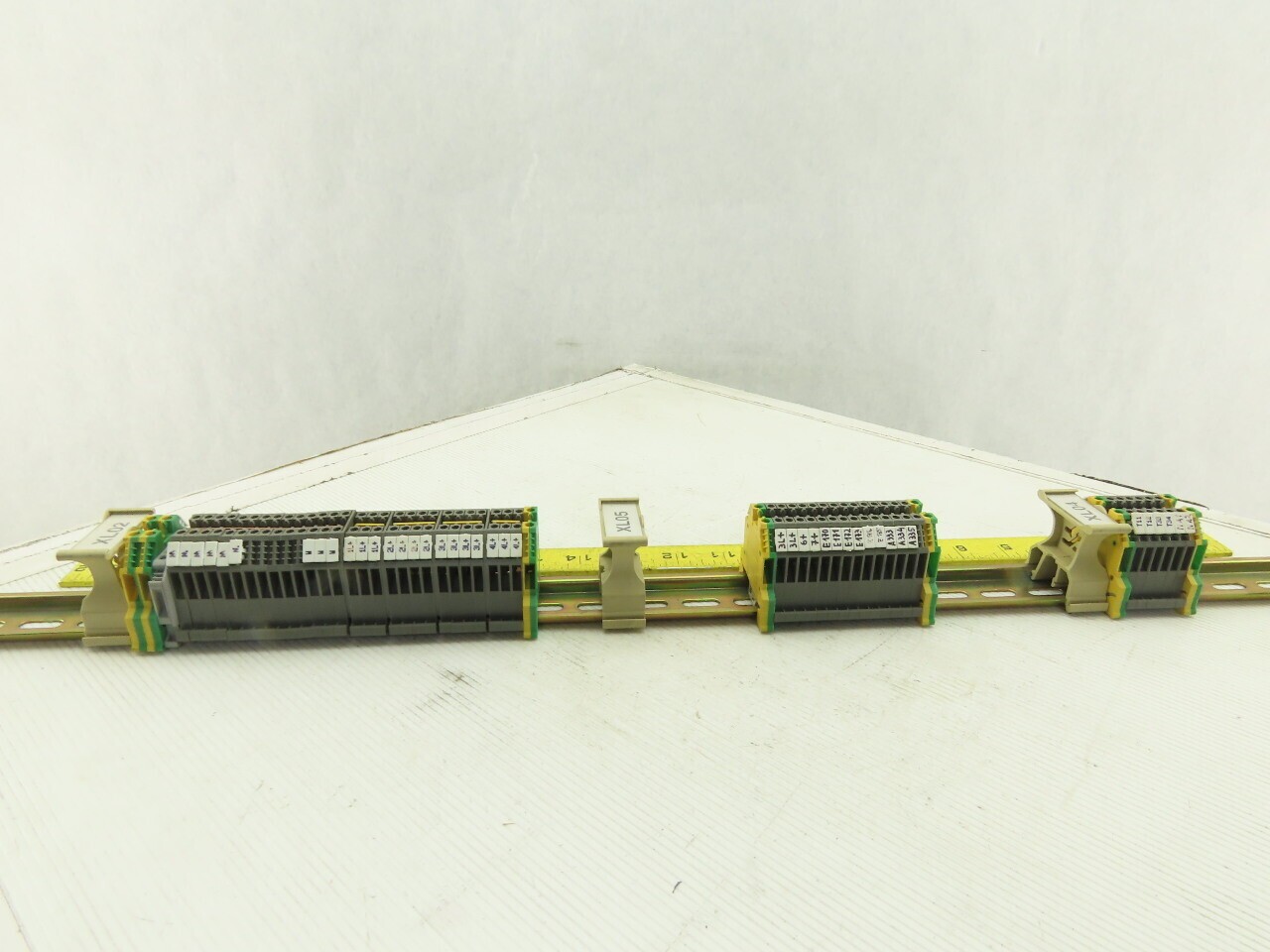 700-900V Terminal Block & Ground Block Din Rail Assembly Lot Of 55