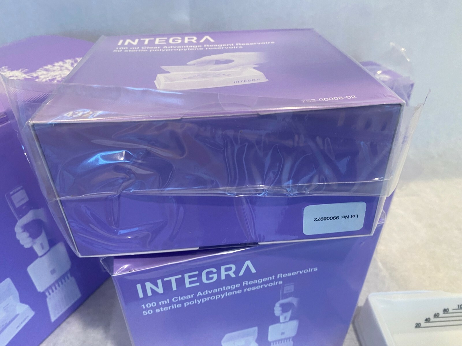 INTEGRA 100 ml Polypropylene Multichannel Reagent Reservoir Base + 200 Inserts