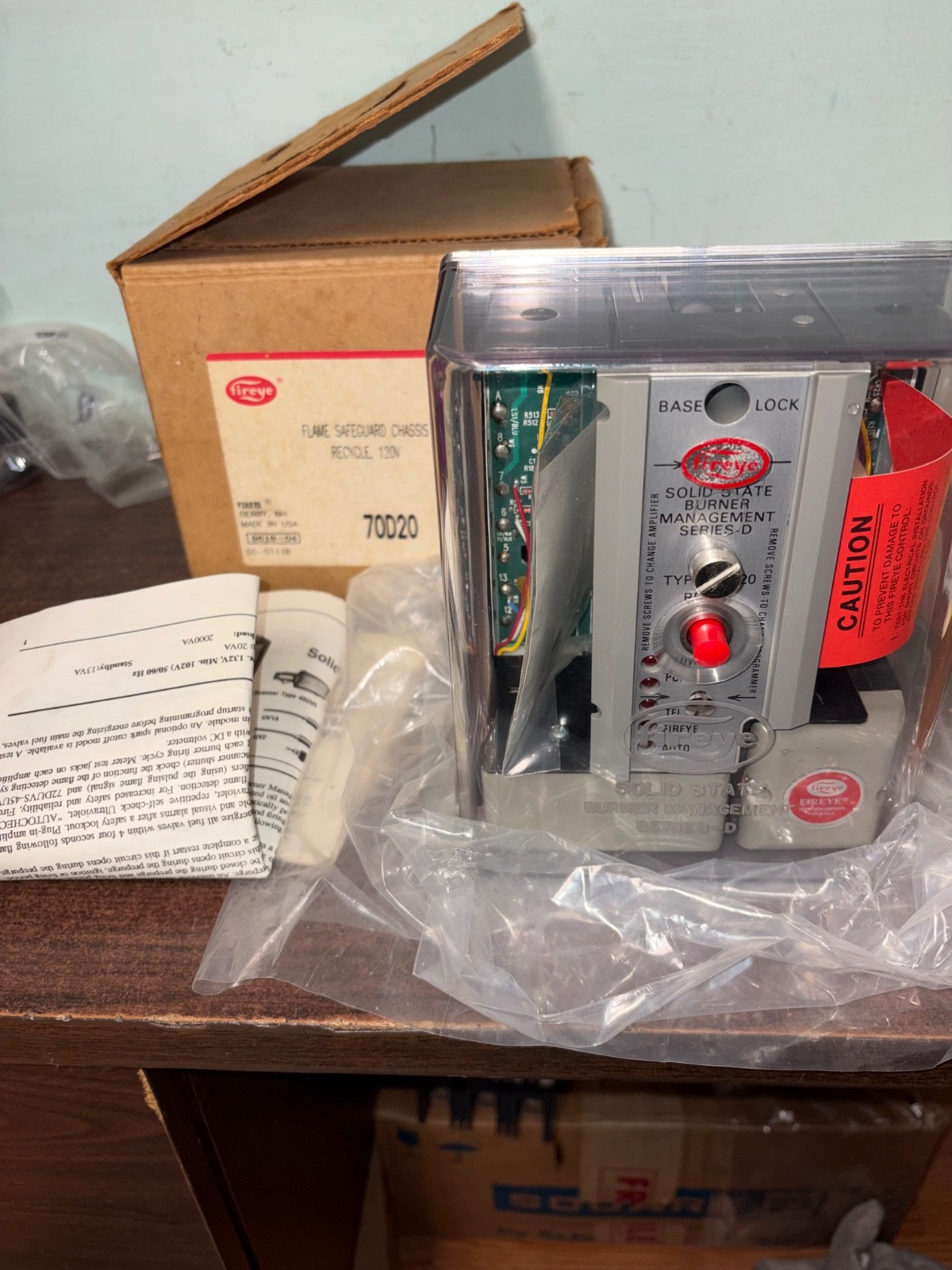 NOS FIREYE 70D20 AUTOMATIC PRIMARY SAFETY CONTROL SOLID STATE BURNER MANAGEMENT