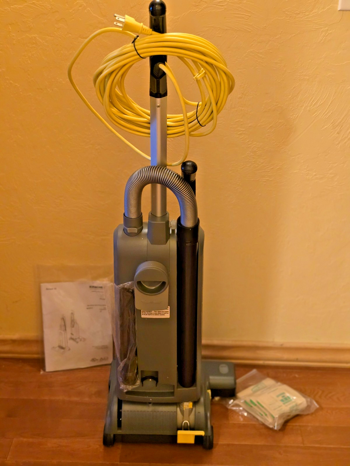 Karcher Windsor Sensor S15 15” Upright Vacuum, NEW NOB (missing small tool)