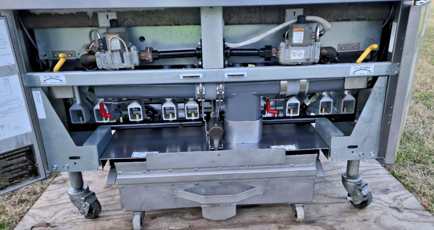Frymaster Double Fryer Model#: FPLHD265GNC, Natural Gas, Filtration! Xtra Clean!