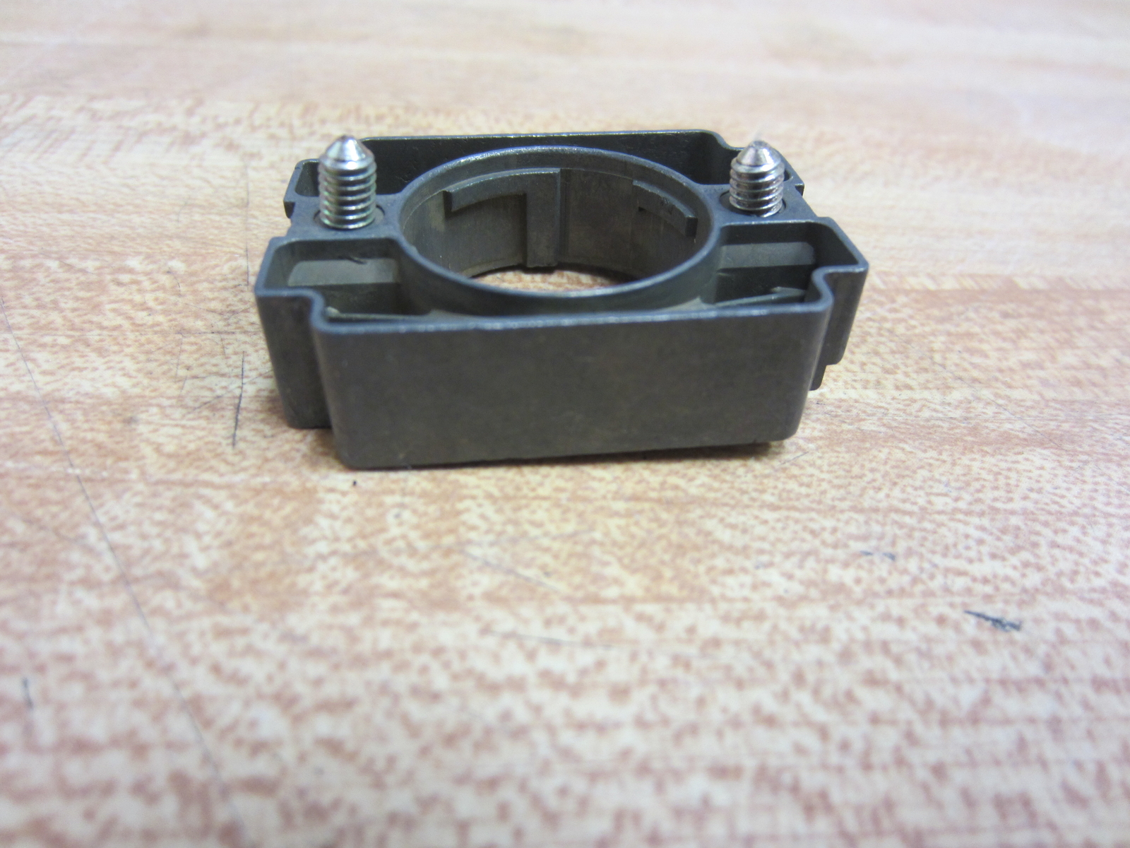 Telemecanique ZB2-BZ009 Mounting Adapter ZB2BZ009