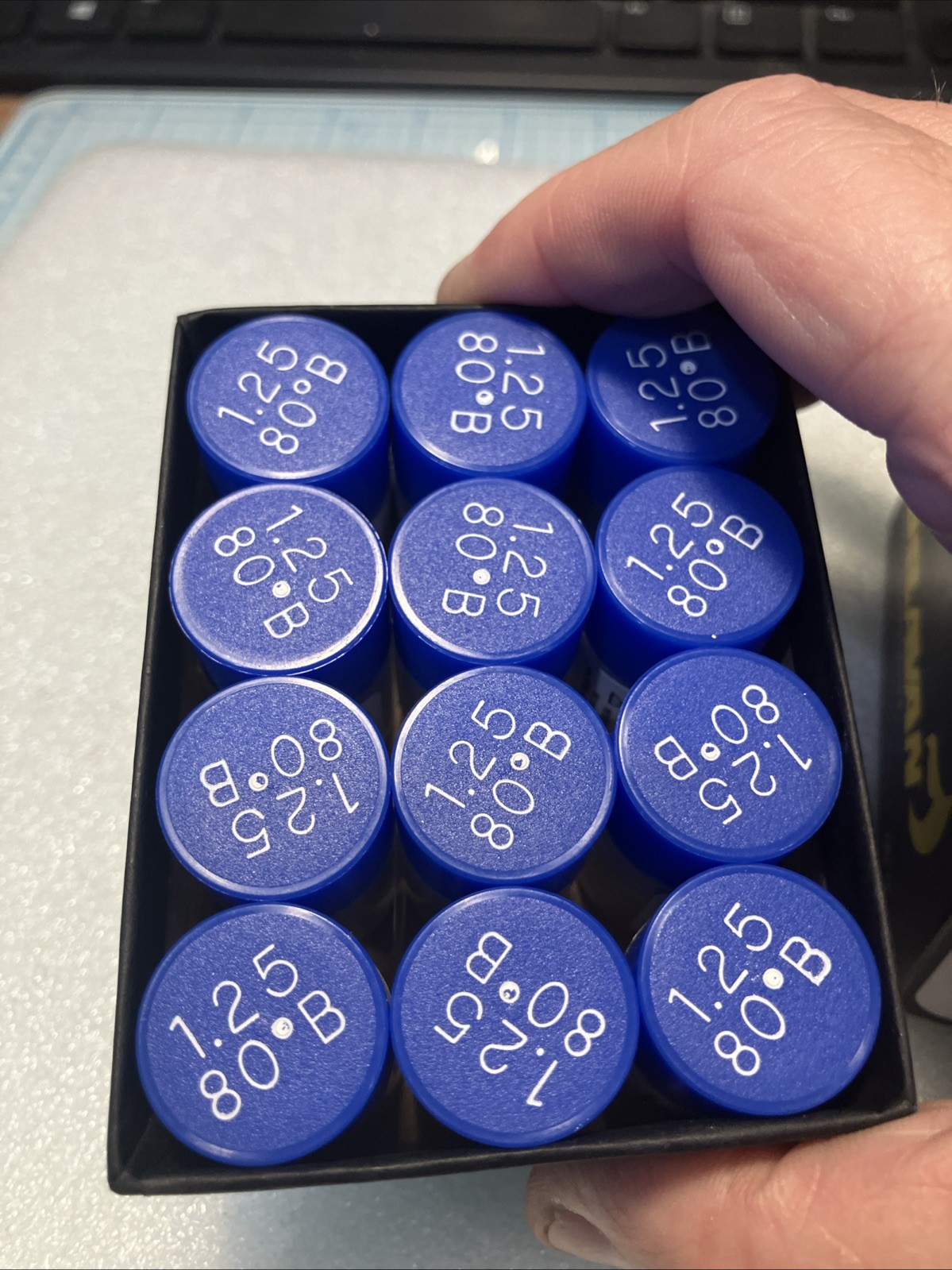 NEW BOX OF 12 DELAVAN 1.25 80° B OIL BURNER NOZZLES 1.25-80B .B378