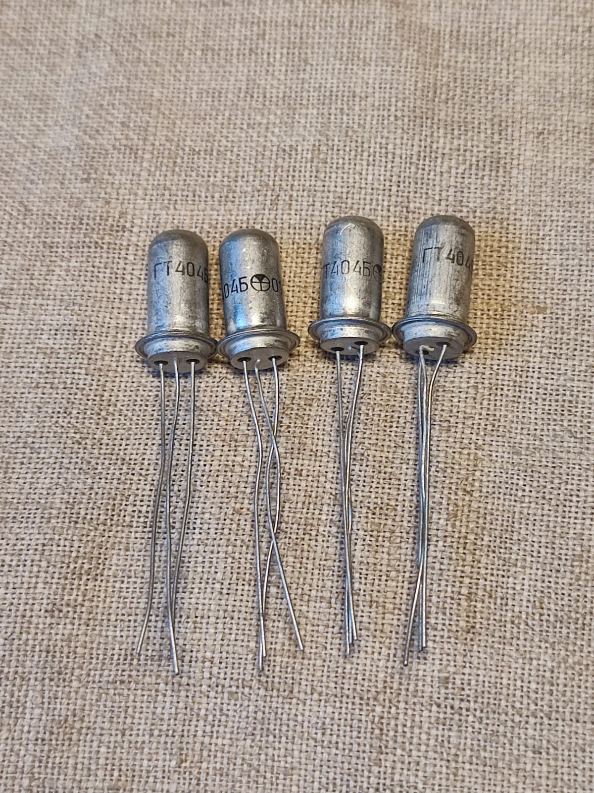 10 pcs. GT404B ~ AC141, AC187 Germanium N-P-N transistor Hfe 60-150 P=600 mW 25V