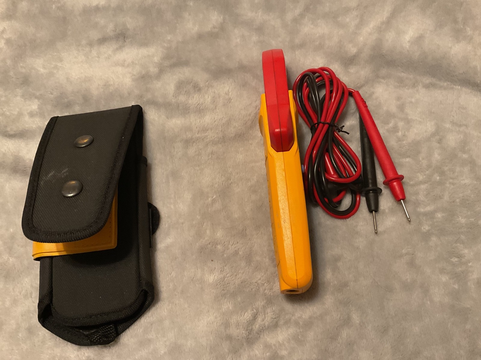 Fluke 323 True RMS Digital Clamp Meter