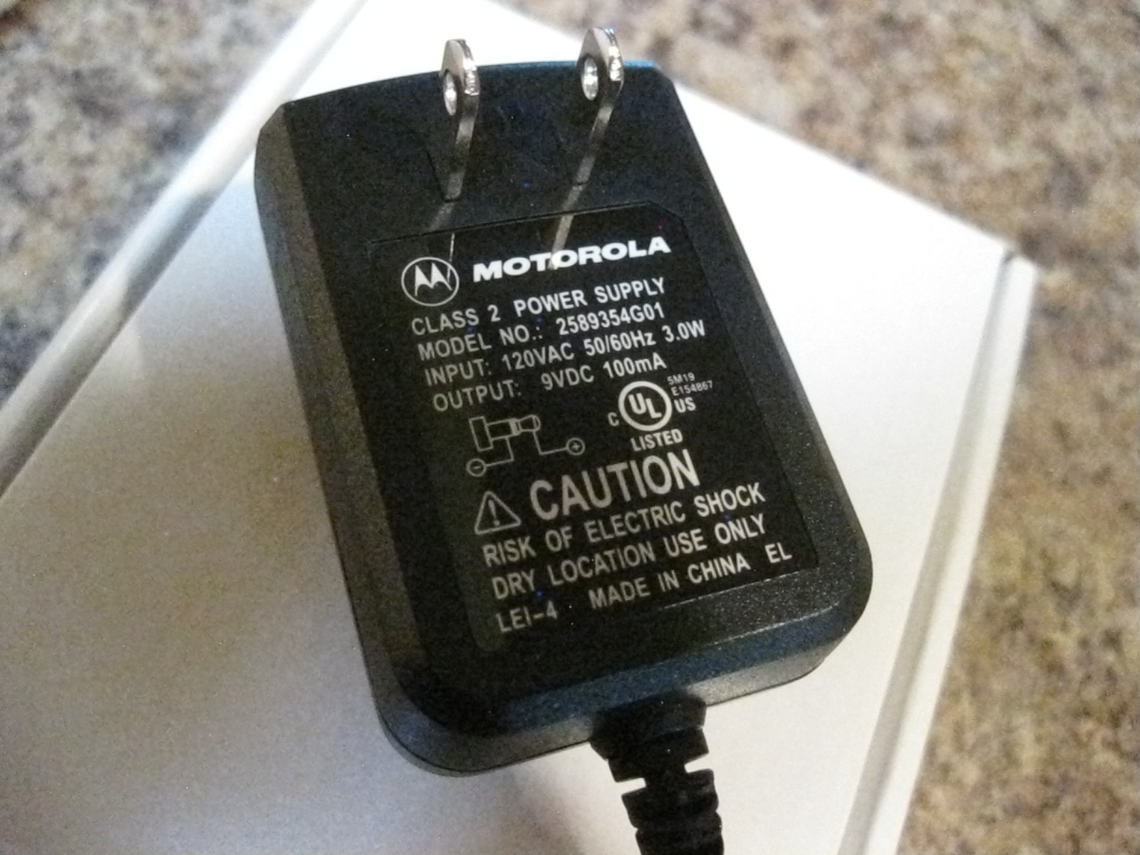 MOTOROLA CP200 AAH50RDC9AA1AN 438-470 UHF 4 CH Radio 4 Watts w/ Cgr (Lot#BP672)
