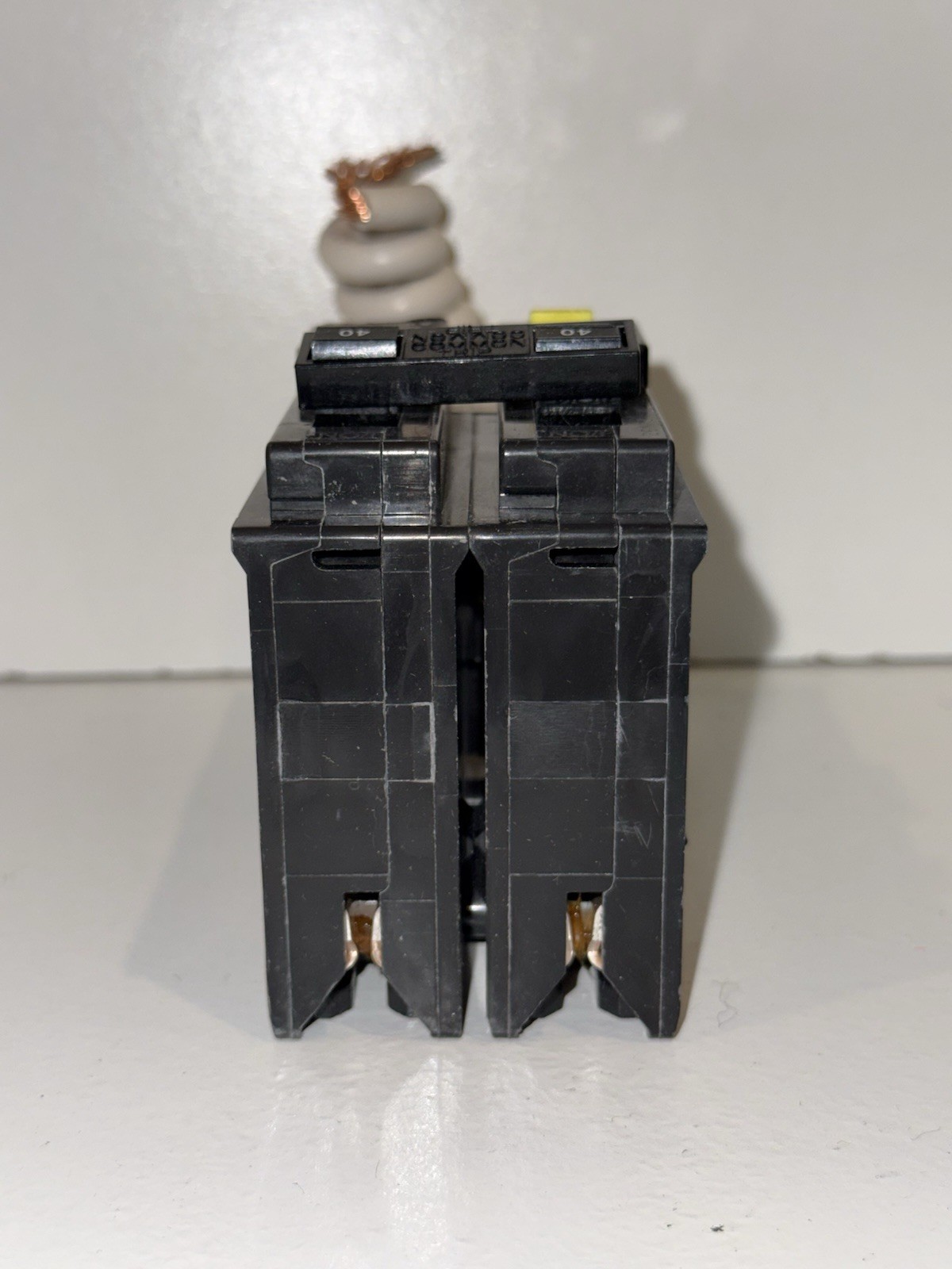 Square D HOM240GFI 40A Plug in Circuit Breaker *NOB*