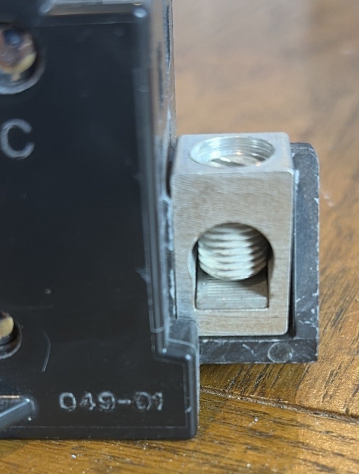 Square D QOM100VH8106 22kA 2 Pole 100 Amp QOM1 Bolt On Main Circuit Breaker NOS