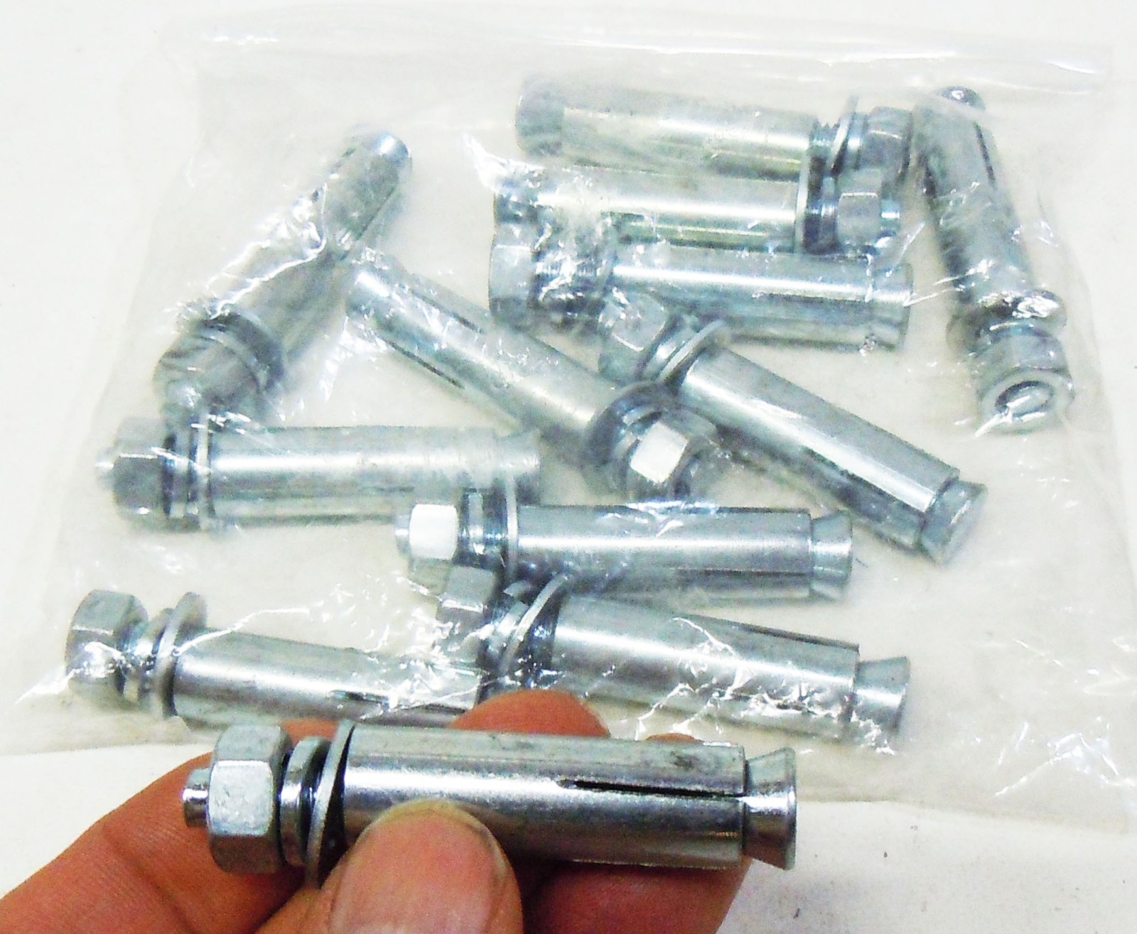 12pcs 1/2″ x 2-1/2″ Concrete Expansion Anchor(s) 1/2″ Hex Nut Zinc Plated Steel