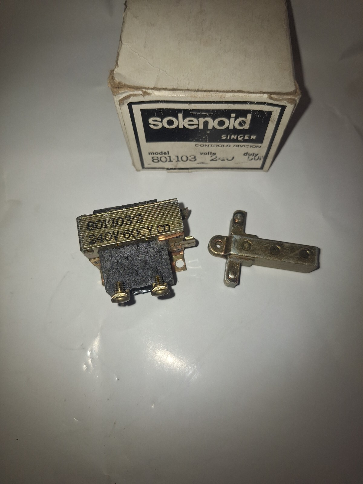 NEW GENUINE SINGER CONTROLS 801103 SOLENOID 240V, 801-103 NOS