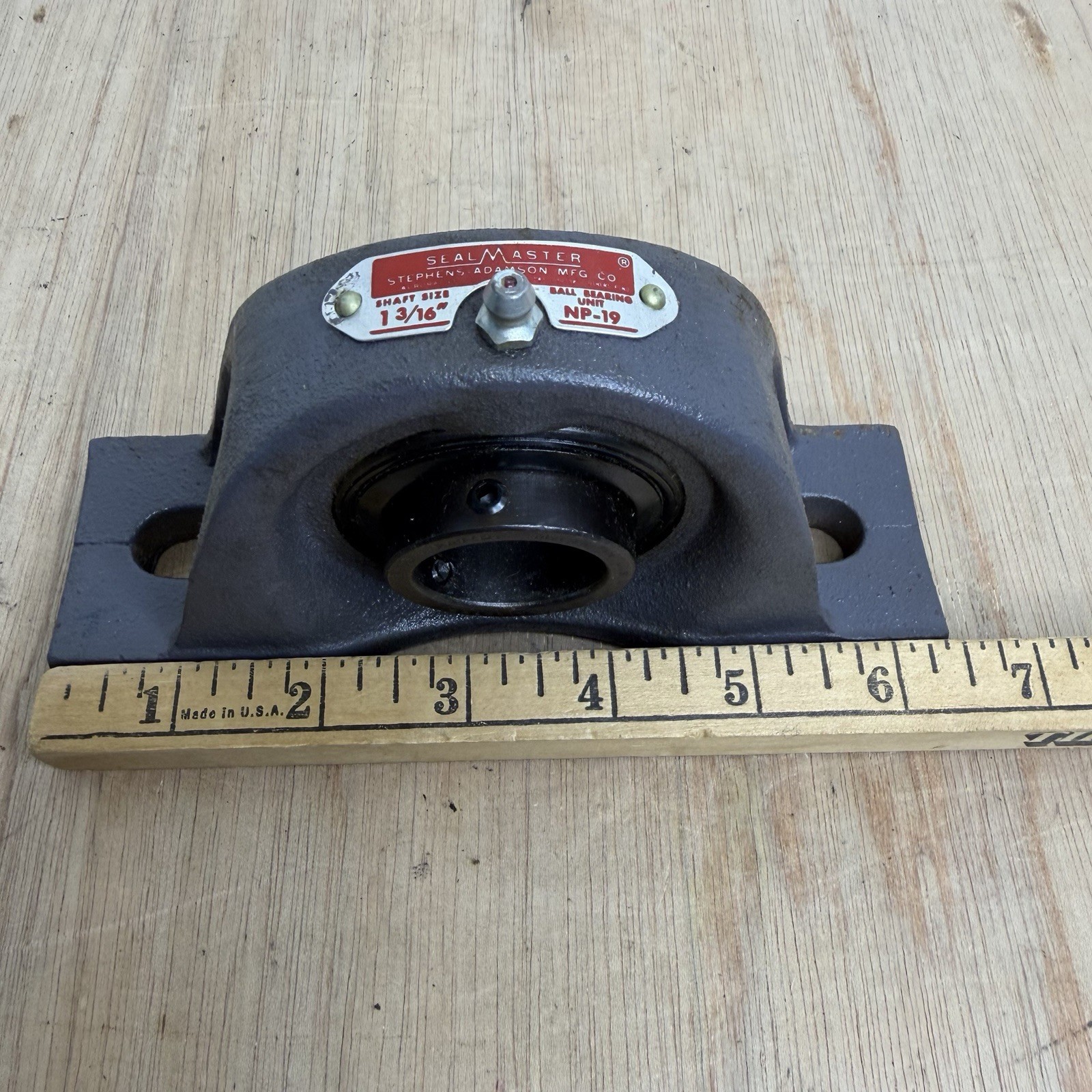 SEALMASTER NP-19 PILLOW BLOCK BALL BEARING 1 3/16″ BORE CAST IRON MOUNTED USA