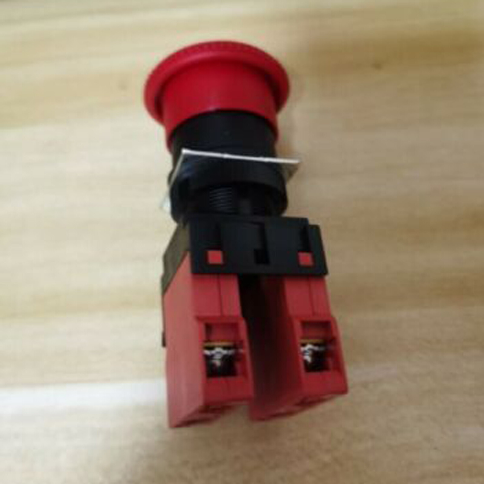 1PCS New Omron A22E-M-02 A22EM02 Pushbutton Switch Red Free Ship