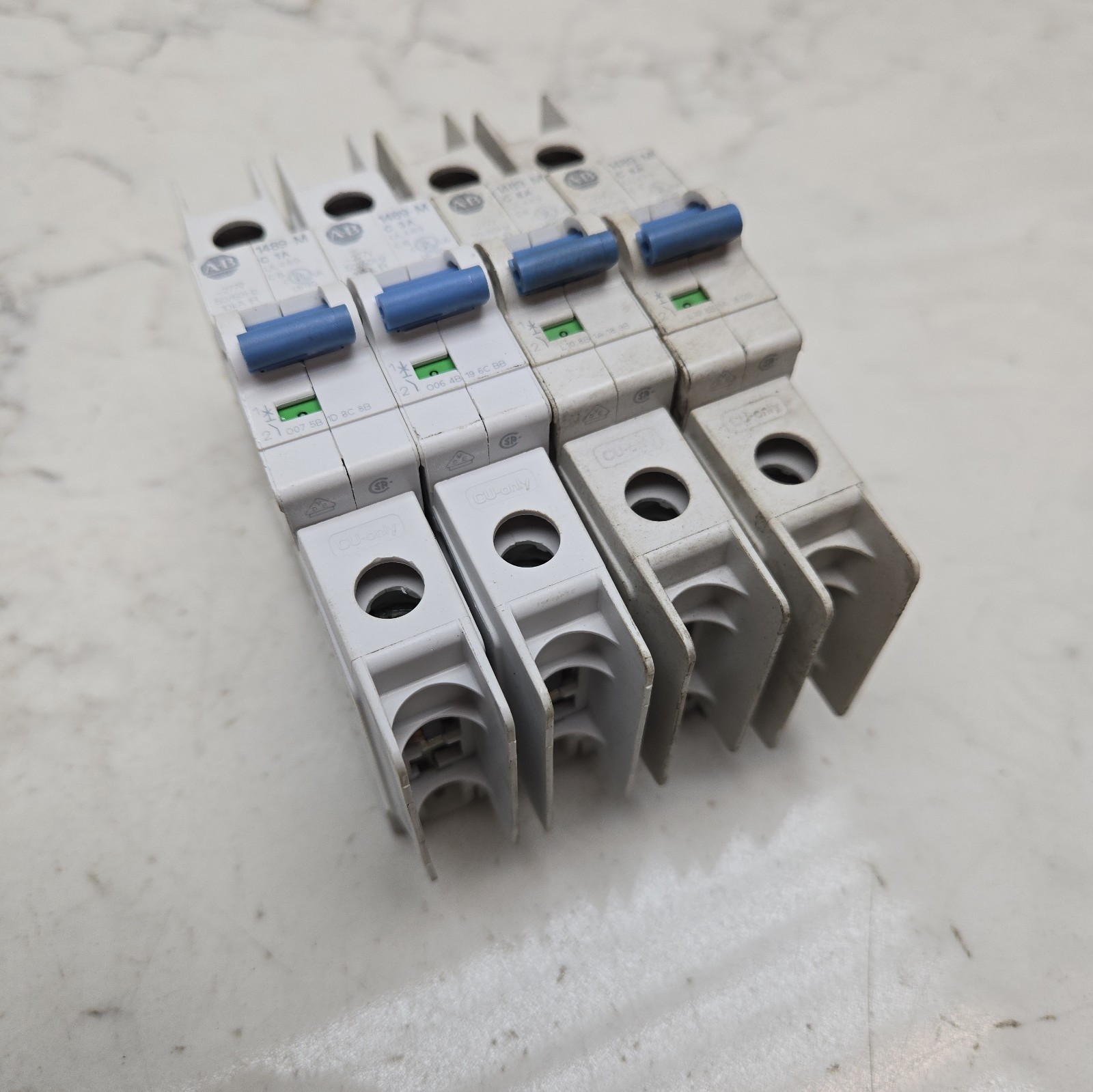 Mixed Lot of 24 Single Pole Miniature Circuit Breaker Mix of 1 to 40 Amp See Pic