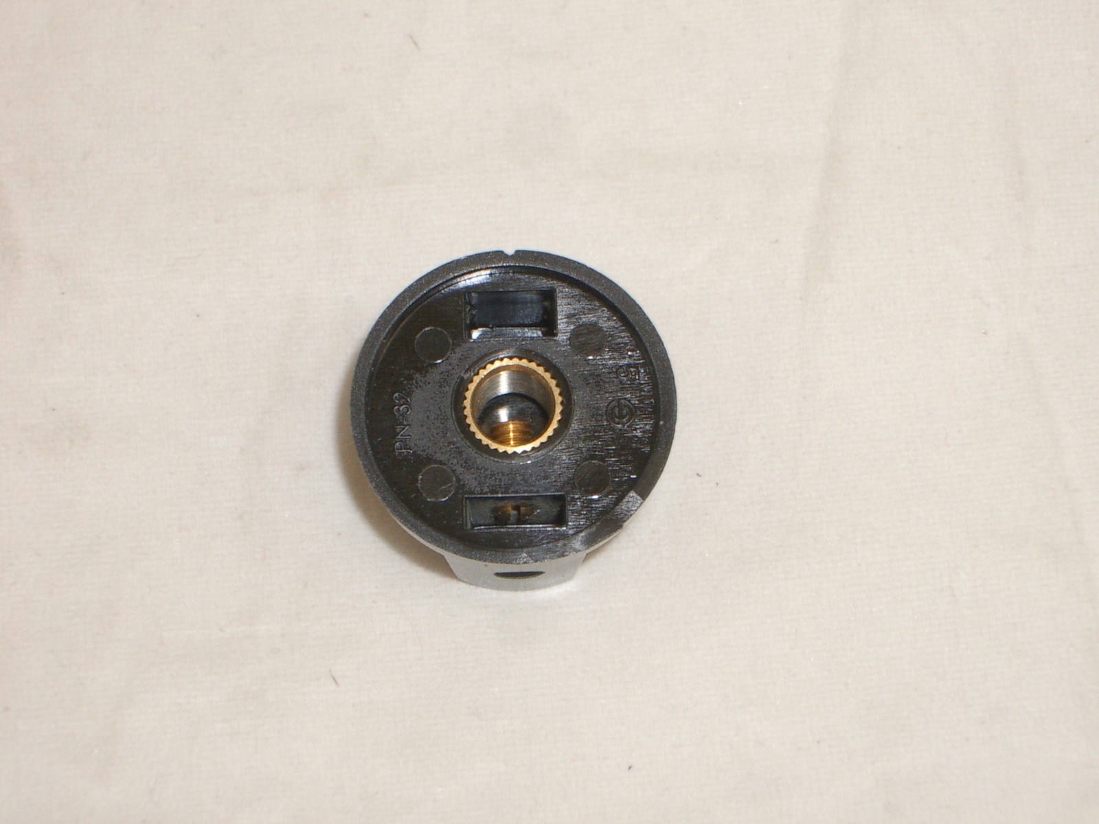 PHILMORE 3050 RADIO DIAL KNOB RAISED BLACK 1″D x 0.6″T 1/4″ in SHAFT 1PC