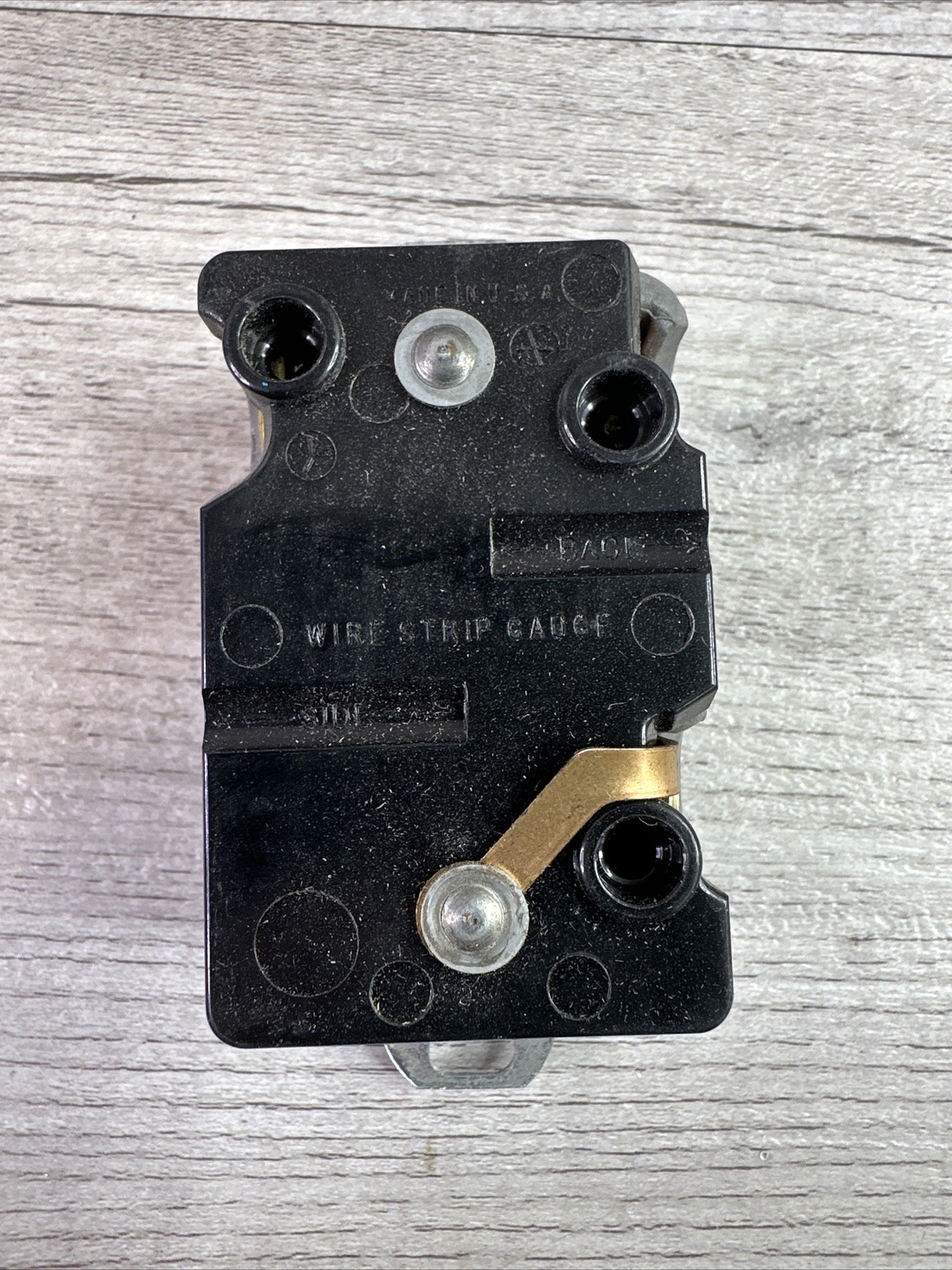 Vtg Hubbell 7310-G Twist-Lock Porcelain Grounded 3-Wire Outlets Bakelite Back
